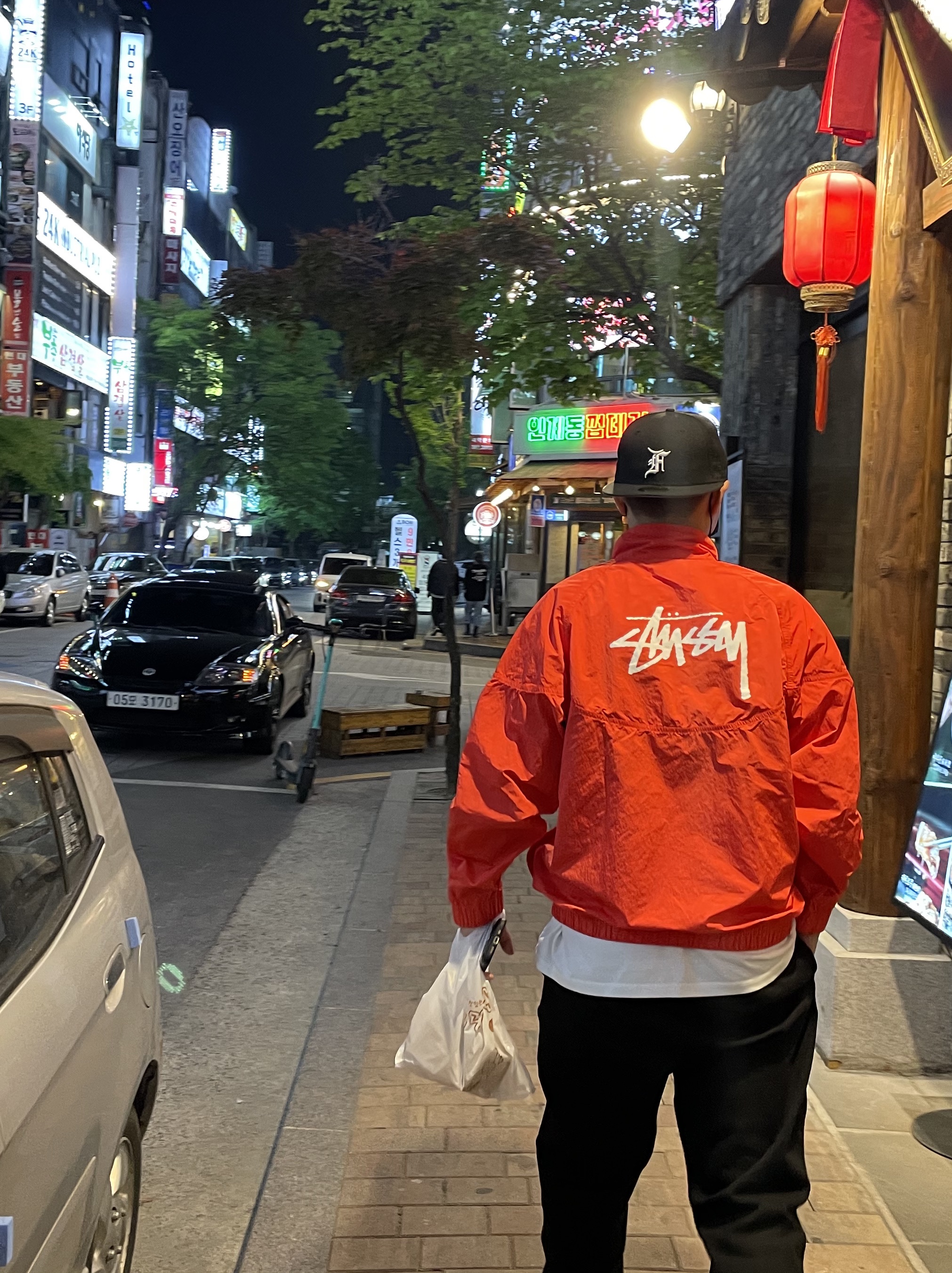 Jordan 6 Retro Carmine 2021, Nike x Stussy Windrunner Jacket Habanero Red 착용 스타일 - 2