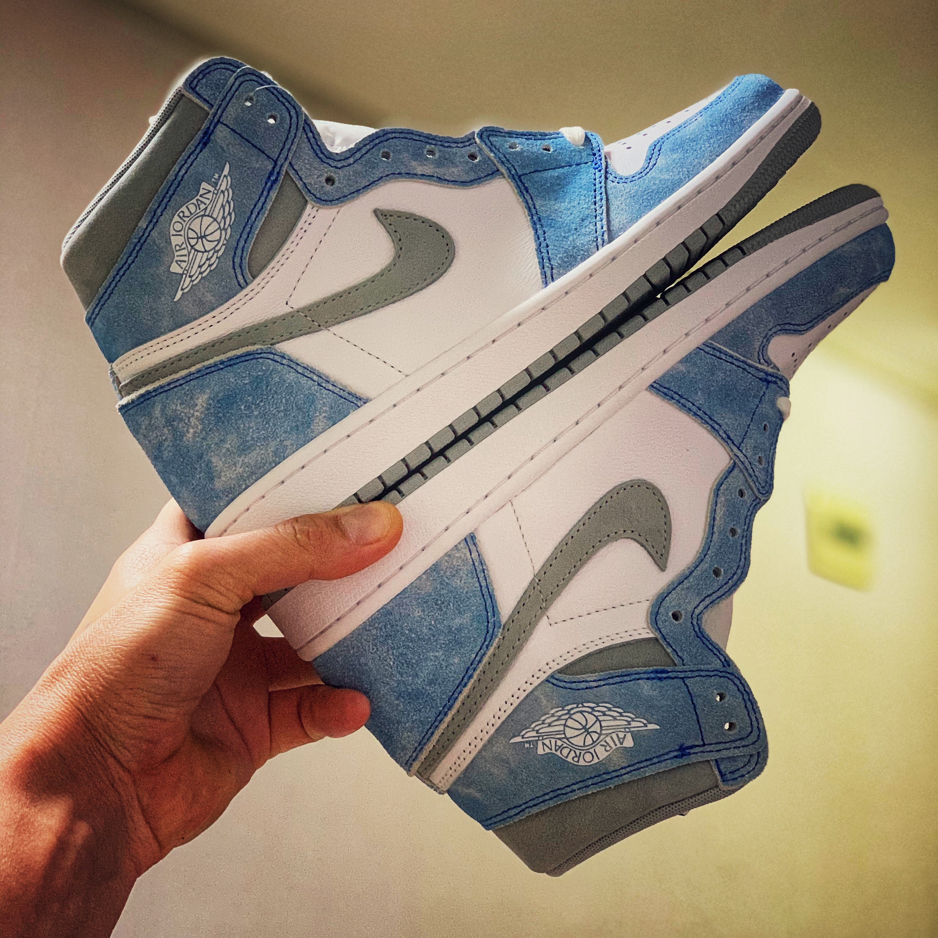 Jordan 1 Retro High OG Hyper Royal 착용 스타일