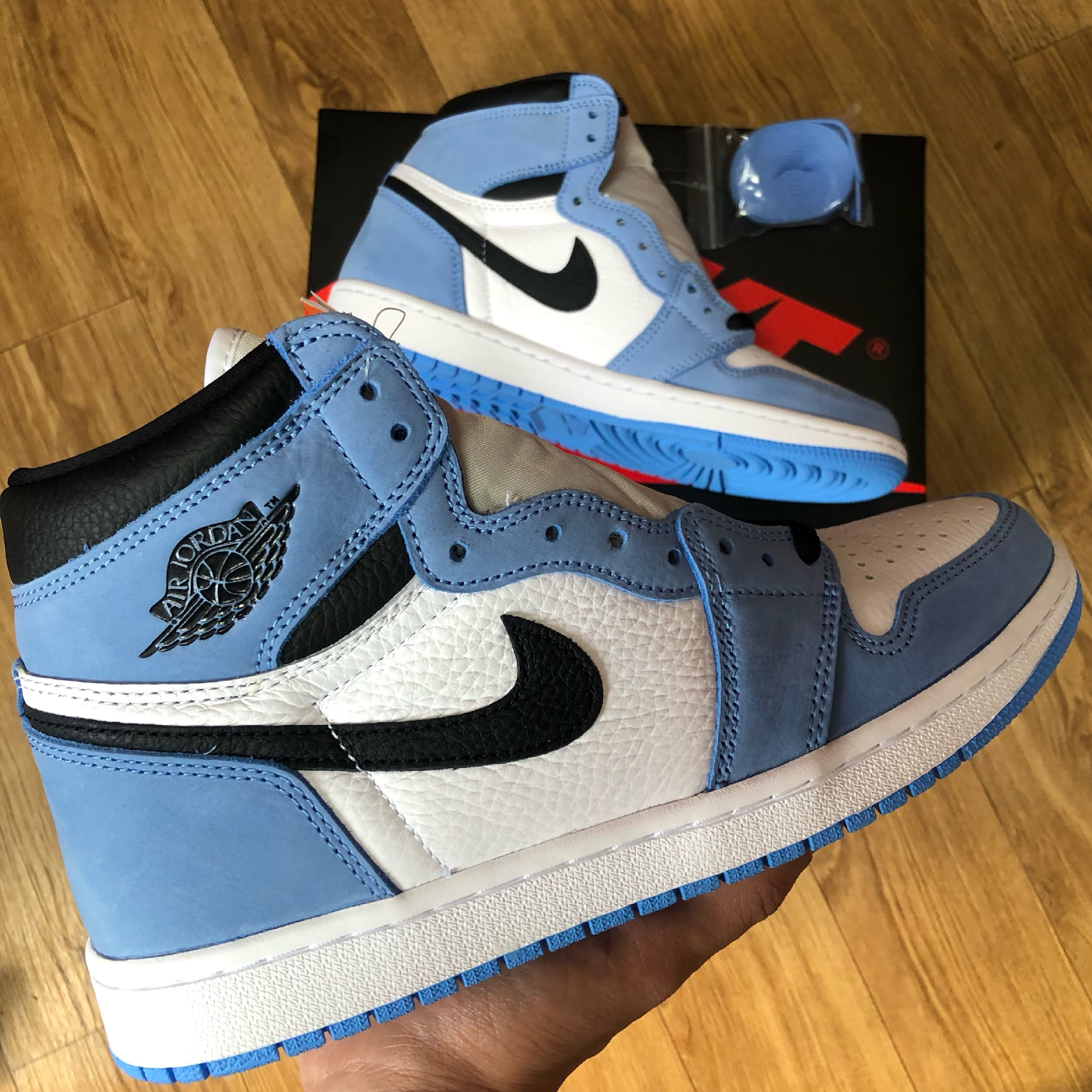 Jordan 1 Retro High OG University Blue 착용 스타일
