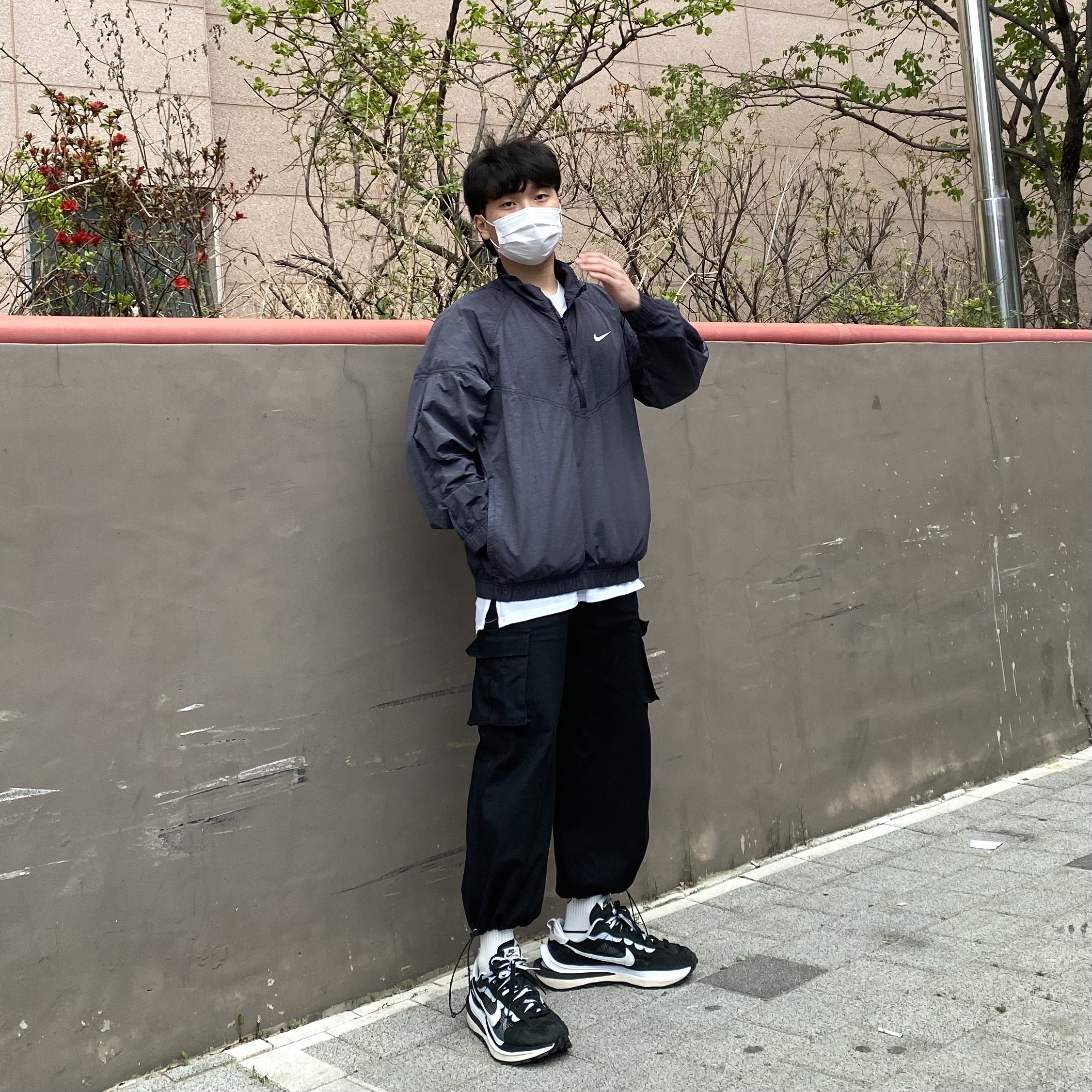 Nike x Stussy Windrunner Jacket Off Noir, Nike x Sacai VaporWaffle Black White 착용 스타일