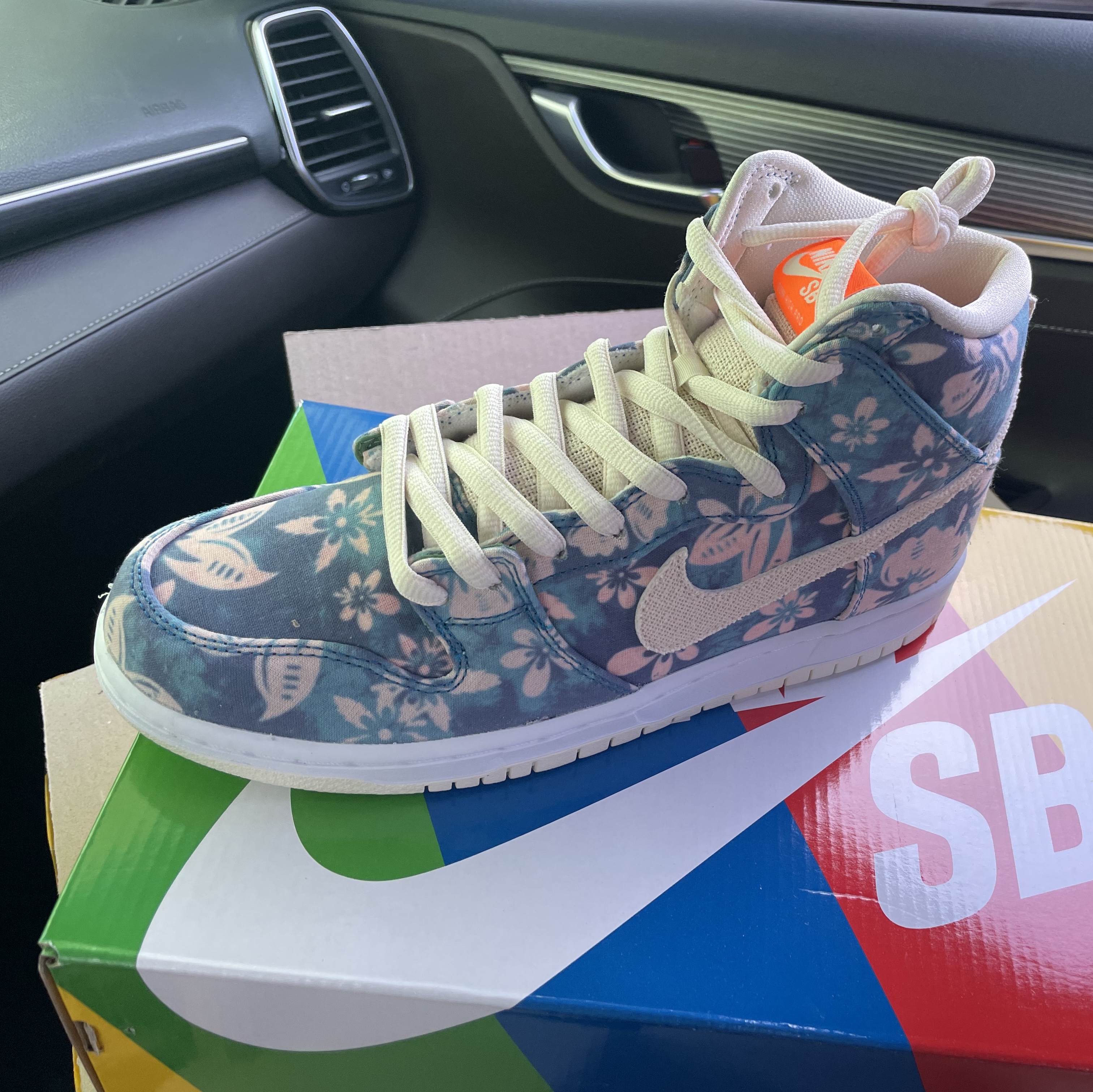 Nike SB Dunk High Pro Hawaii 착용 스타일