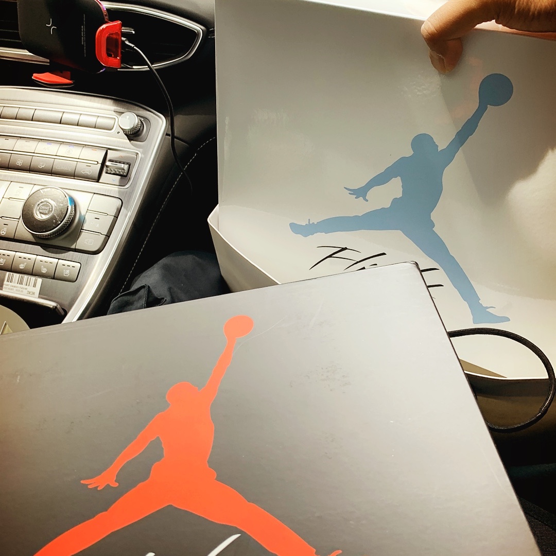 Jordan 4 Retro University Blue, (GS) Jordan 4 Retro University Blue 착용 스타일 - 1