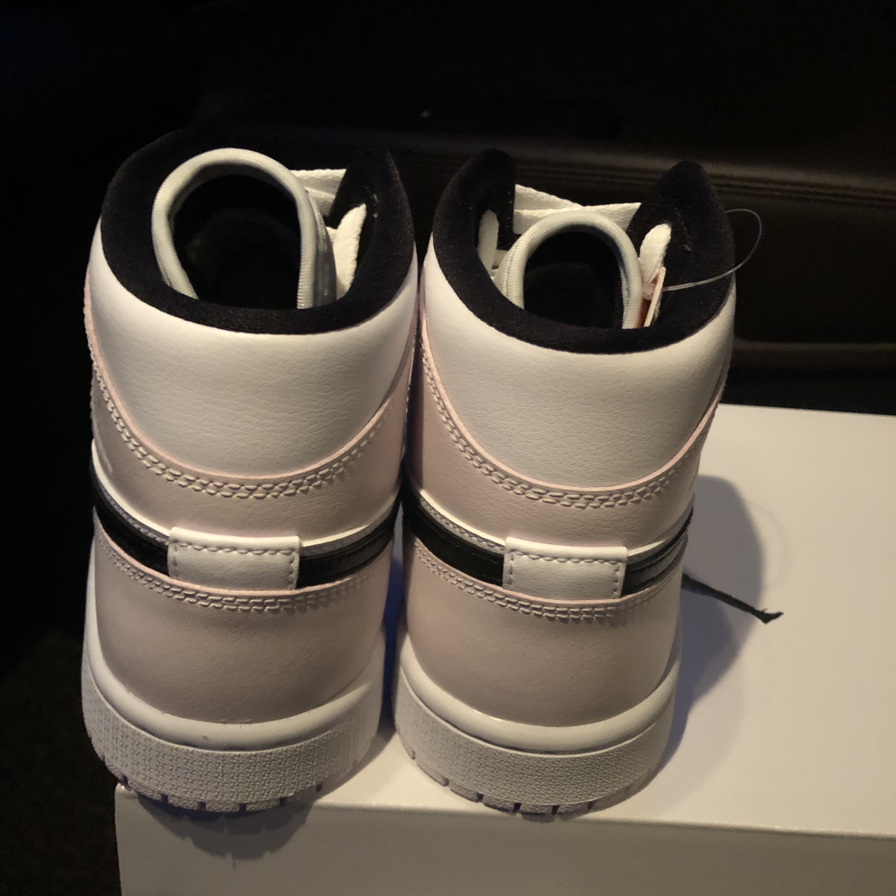 (W) Jordan 1 Mid Barely Rose 착용 스타일 - 4
