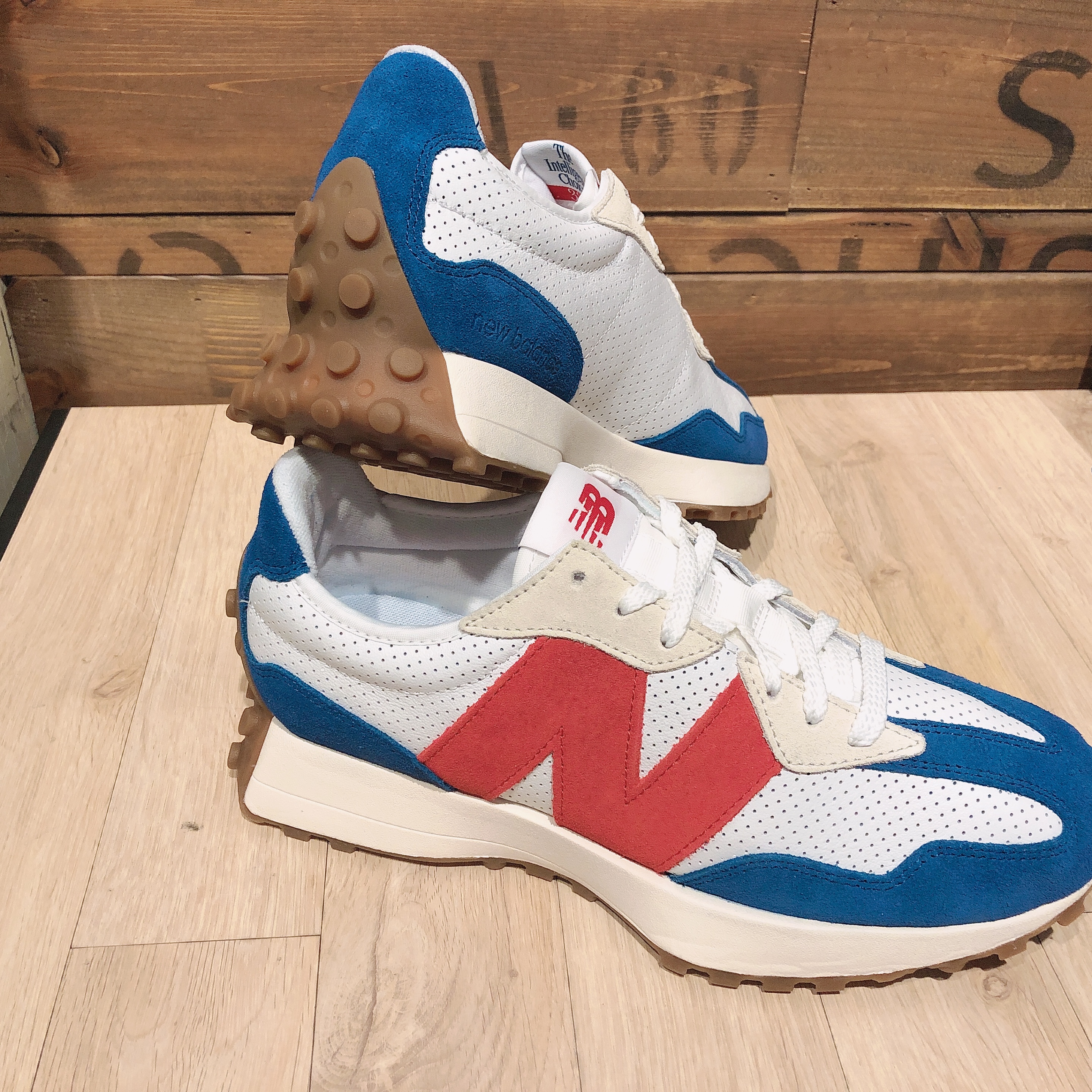 New Balance 327 Blue Red - JD Sports Exclusive 착용 스타일 - 2
