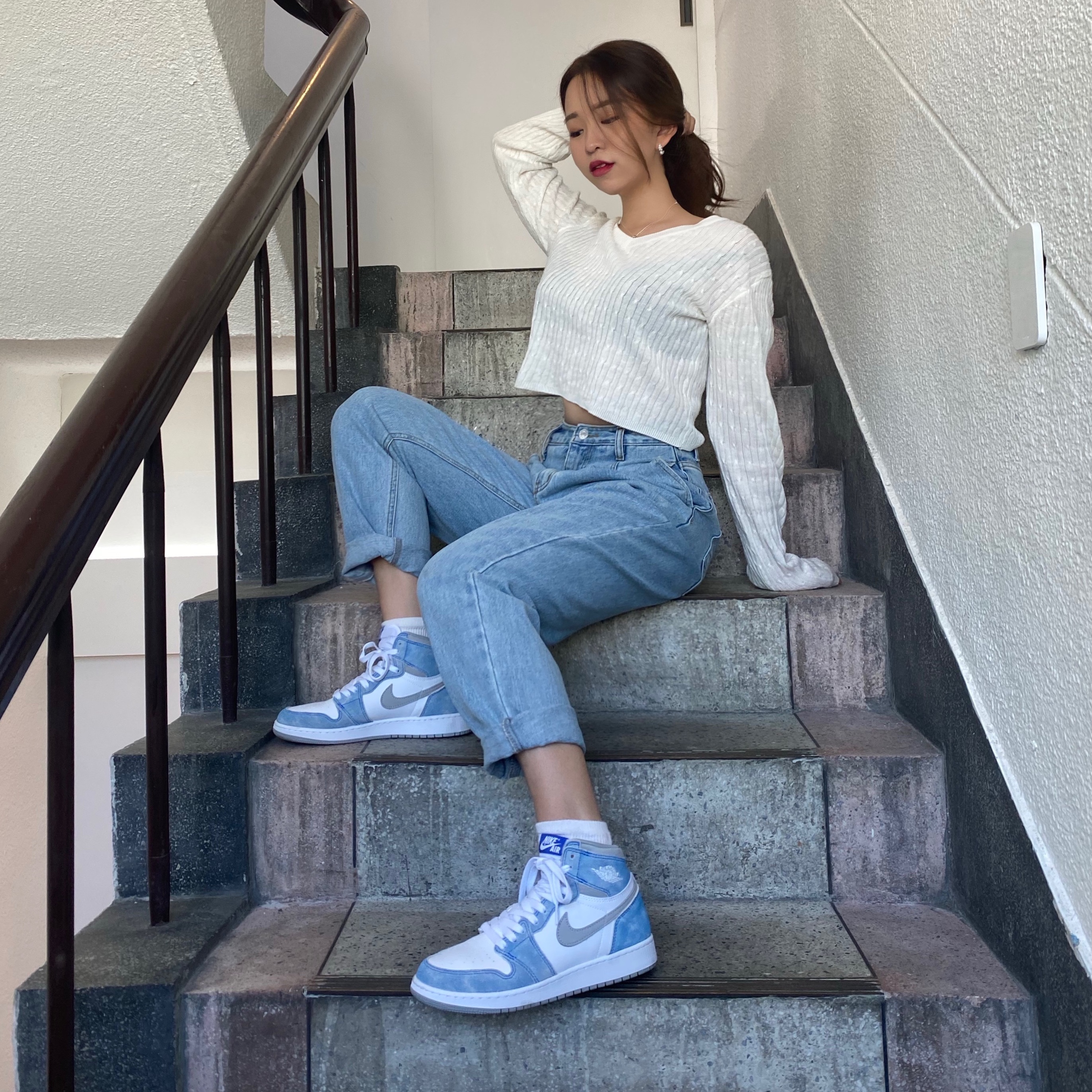 Jordan 1 Retro High OG Hyper Royal 착용 스타일 - 3