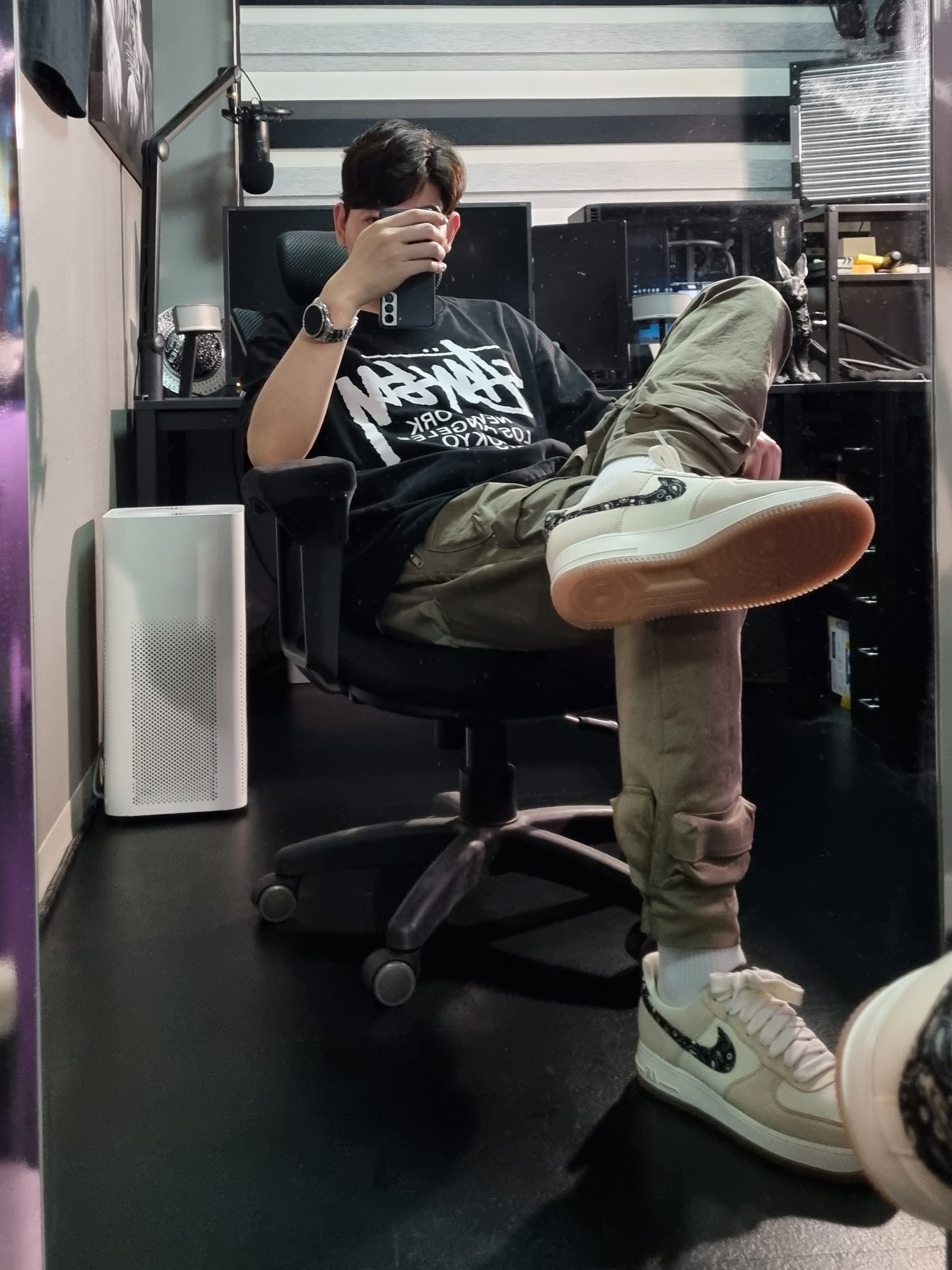 Stussy DSM World Tour T-Shirt Black, Nike Air Force 1 '07 LV8 Paisley Swoosh 착용 스타일 - 4