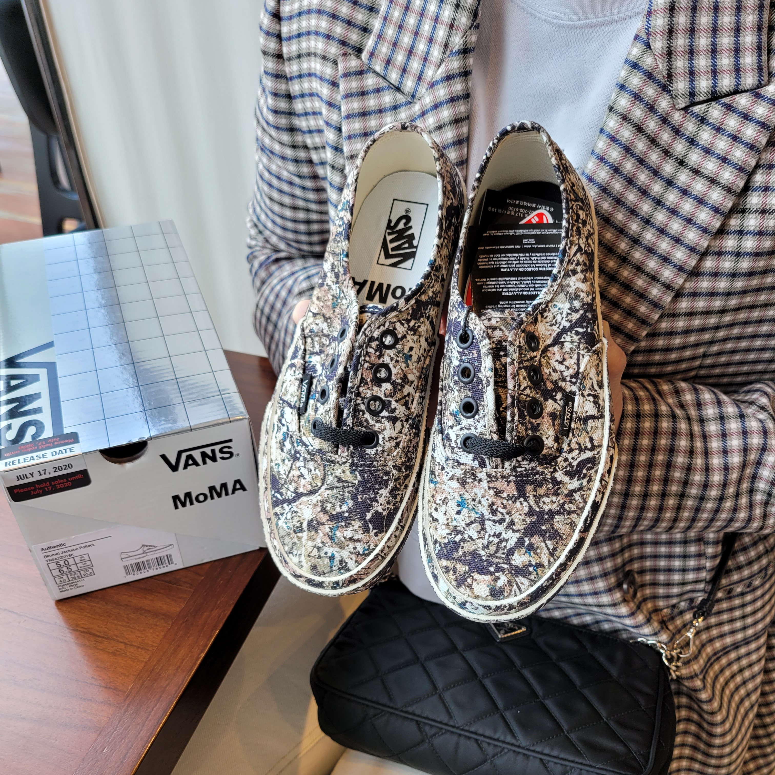 Vans x MoMA Authentic Jackson Pollock 착용 스타일