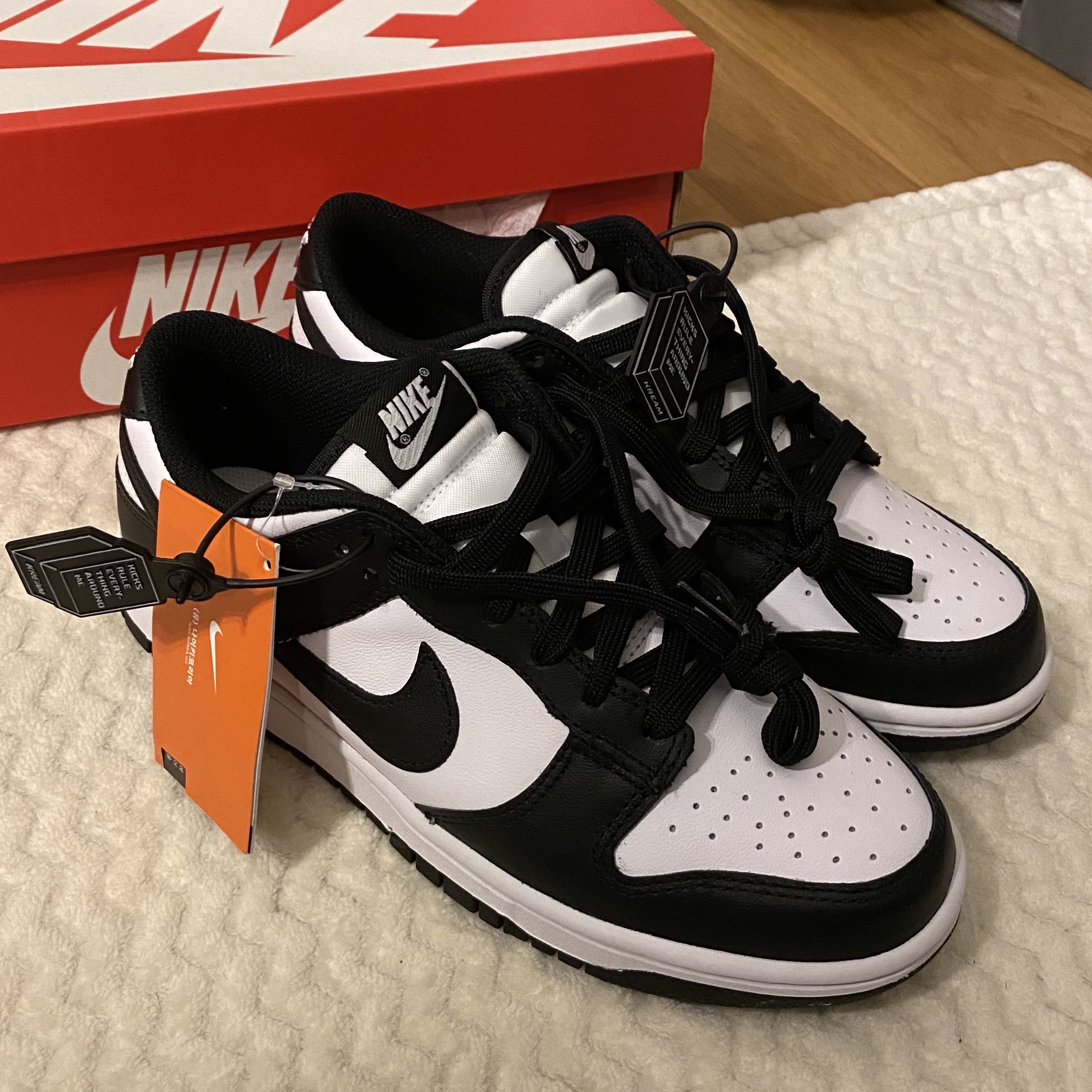(W) Nike Dunk Low Black, Nike Dunk Low Retro Black 착용 스타일 - 2