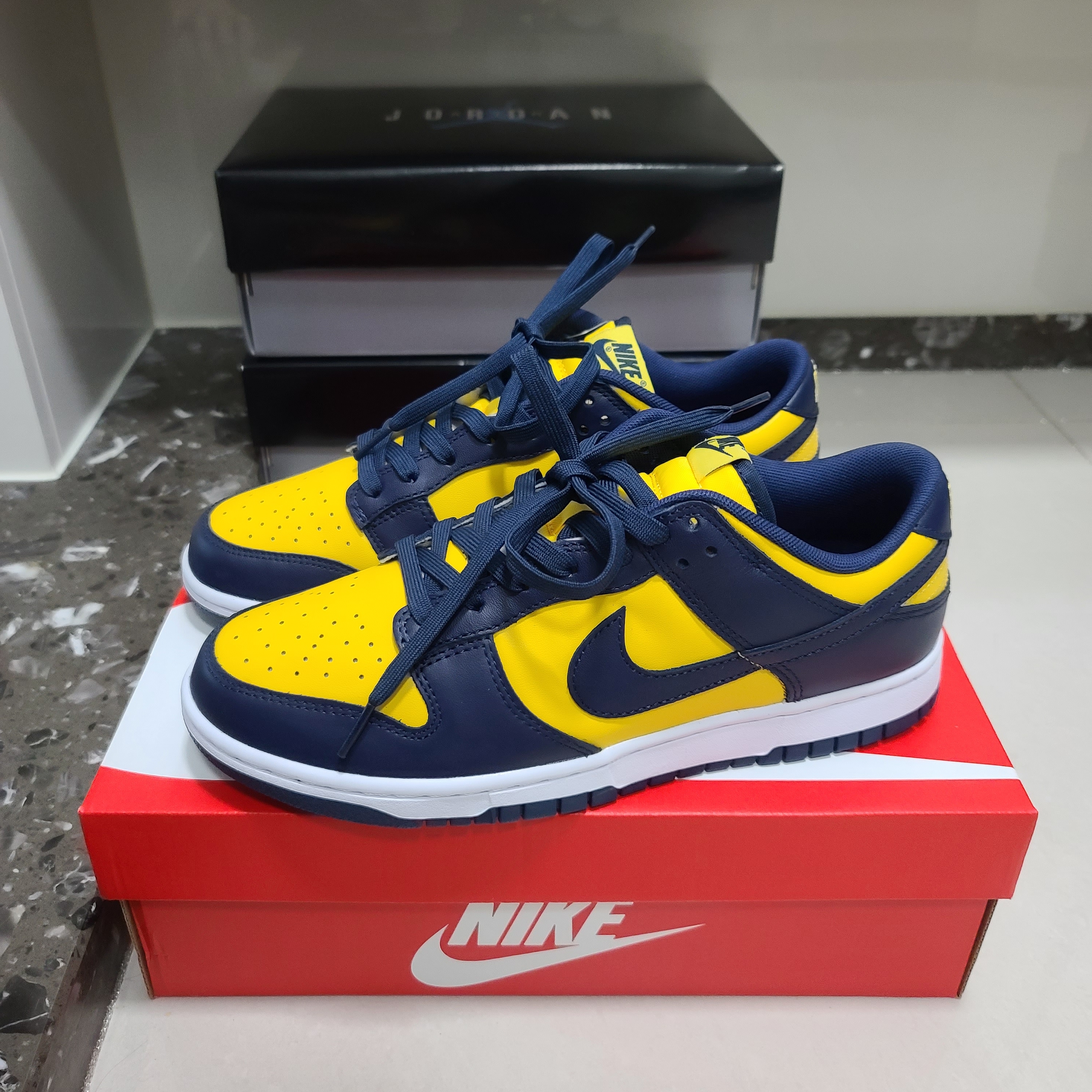 Nike Dunk Low Retro Varsity Maize 착용 스타일