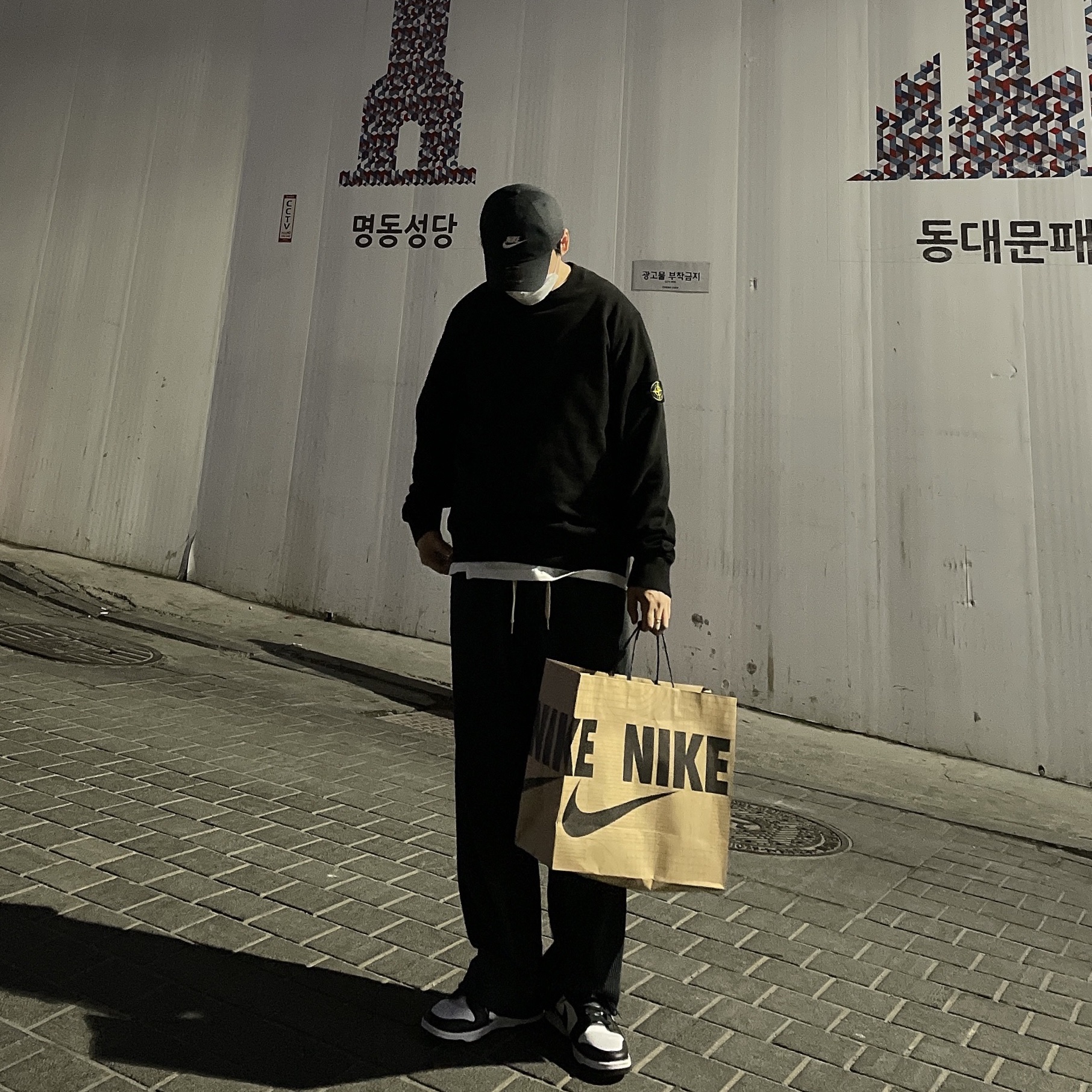 Nike Dunk Low Retro Black, Stone Island 63051 Crewneck Sweatshirt Black - 21SS 착용 스타일