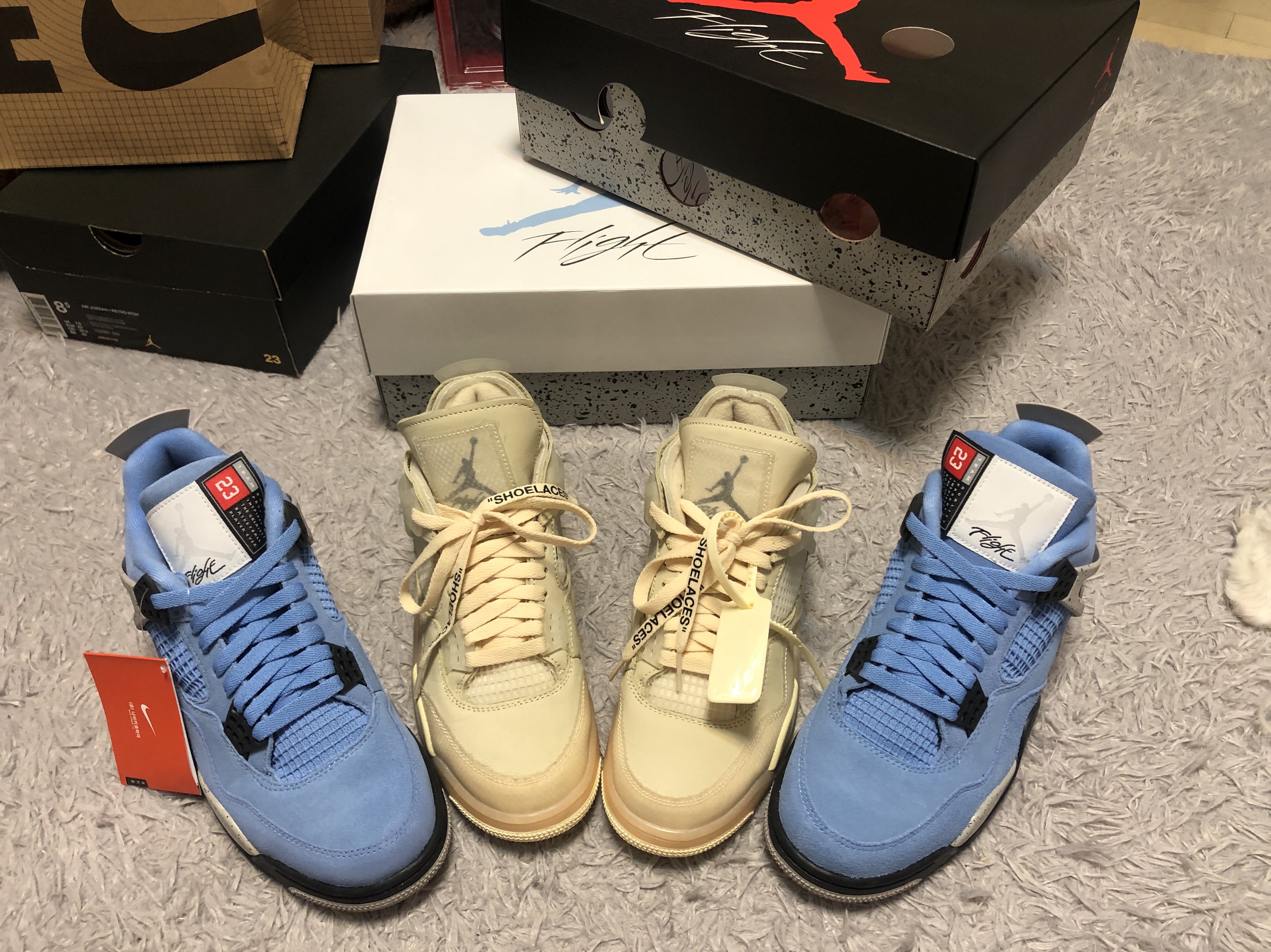 Jordan 4 Retro University Blue, (W) Jordan 4 x Off-White Retro SP Sail 착용 스타일 - 1