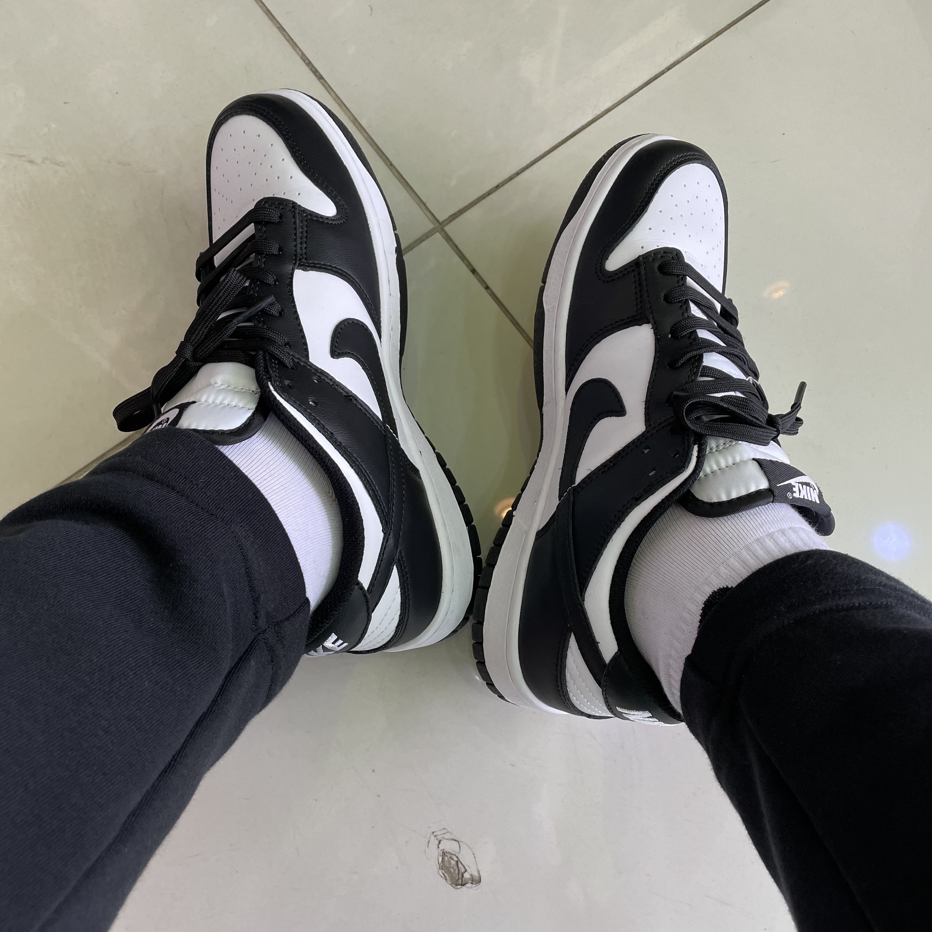 Nike Dunk Low Retro Black 착용 스타일 - 1