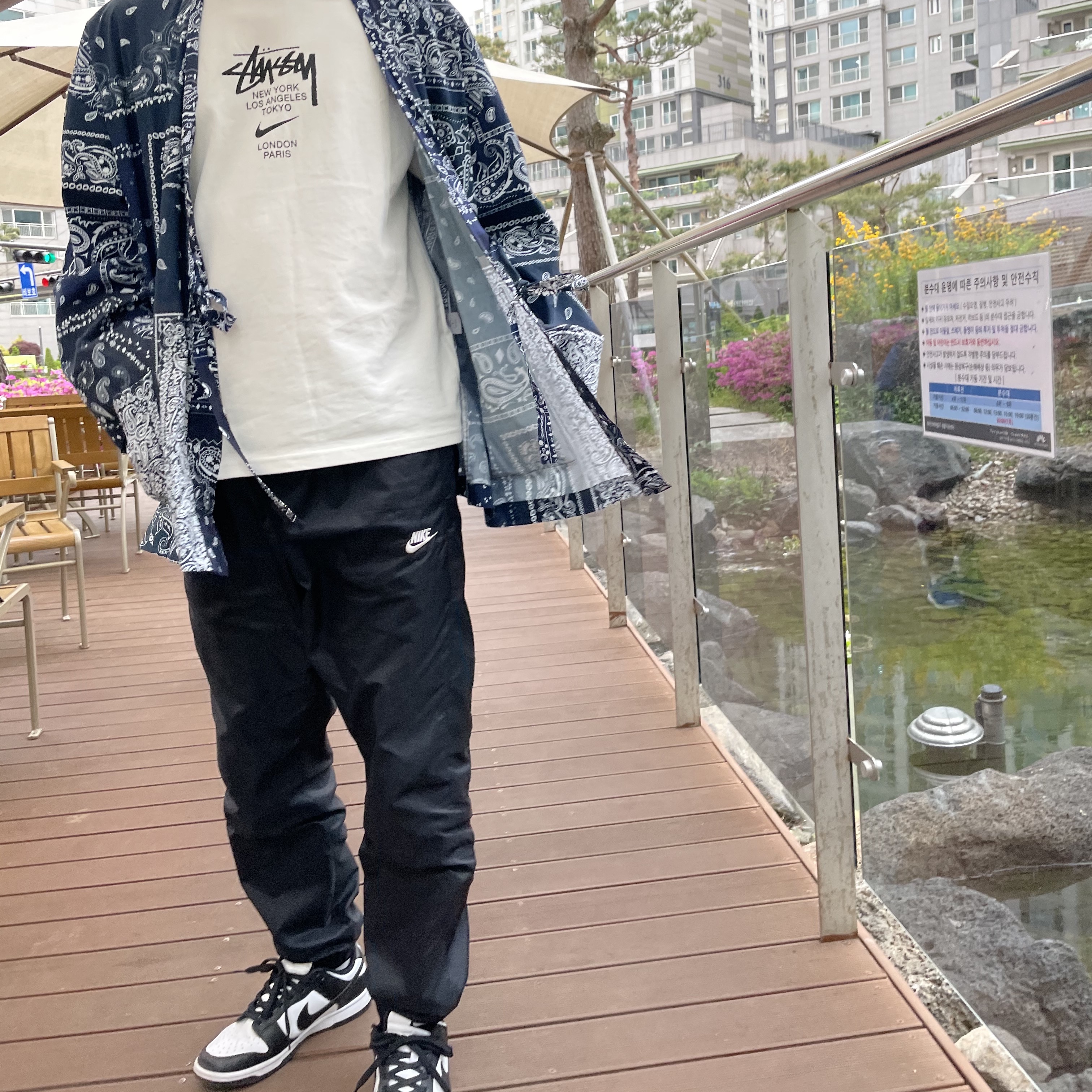 Nike Dunk Low Retro Black, Nike x Stussy WT T-Shirt White - Asia 착용 스타일 - 1