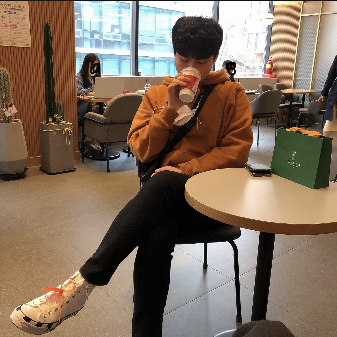 Converse x Off-White Chuck 70 High V2 2021 착용 스타일