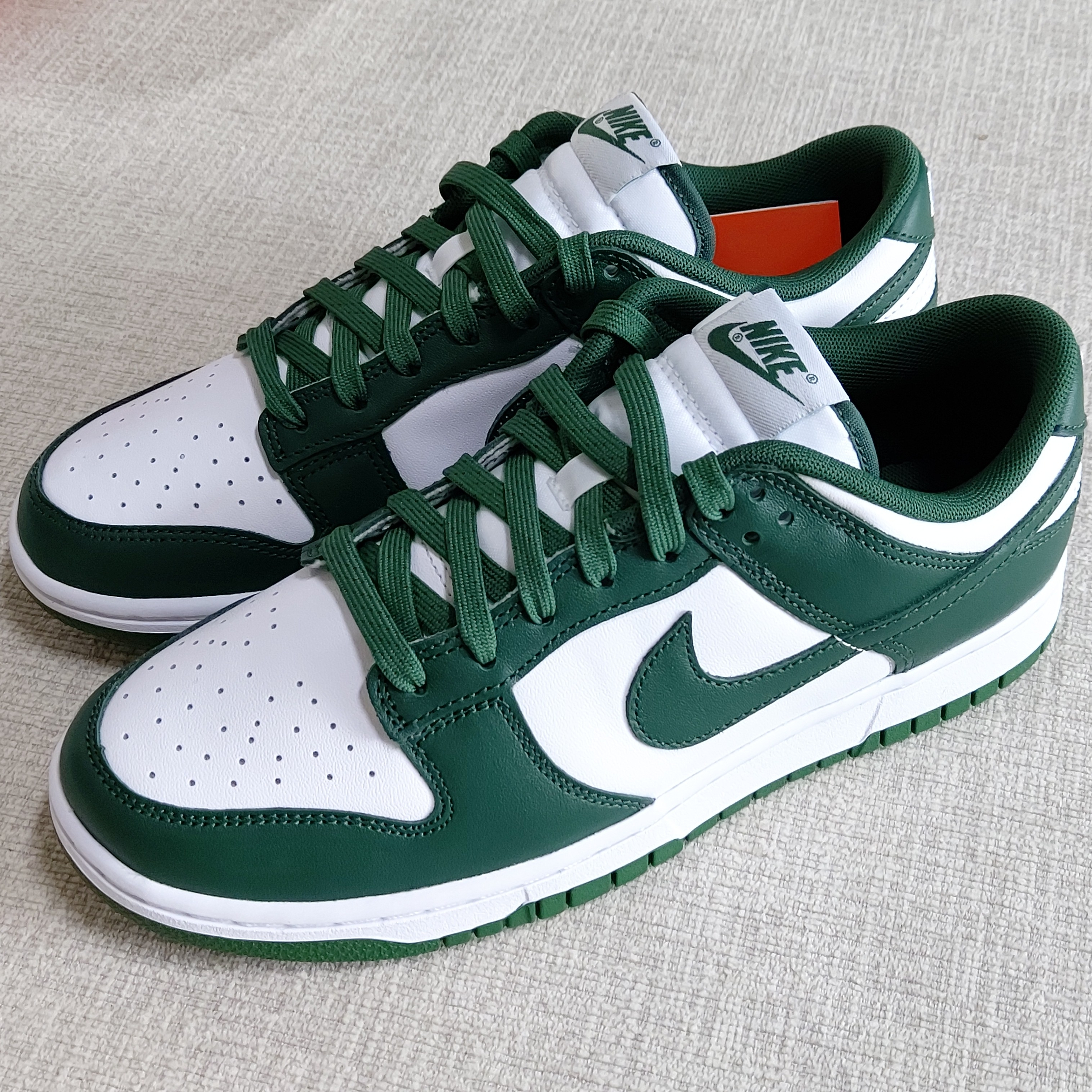 Nike Dunk Low Retro Varsity Green 착용 스타일 - 2
