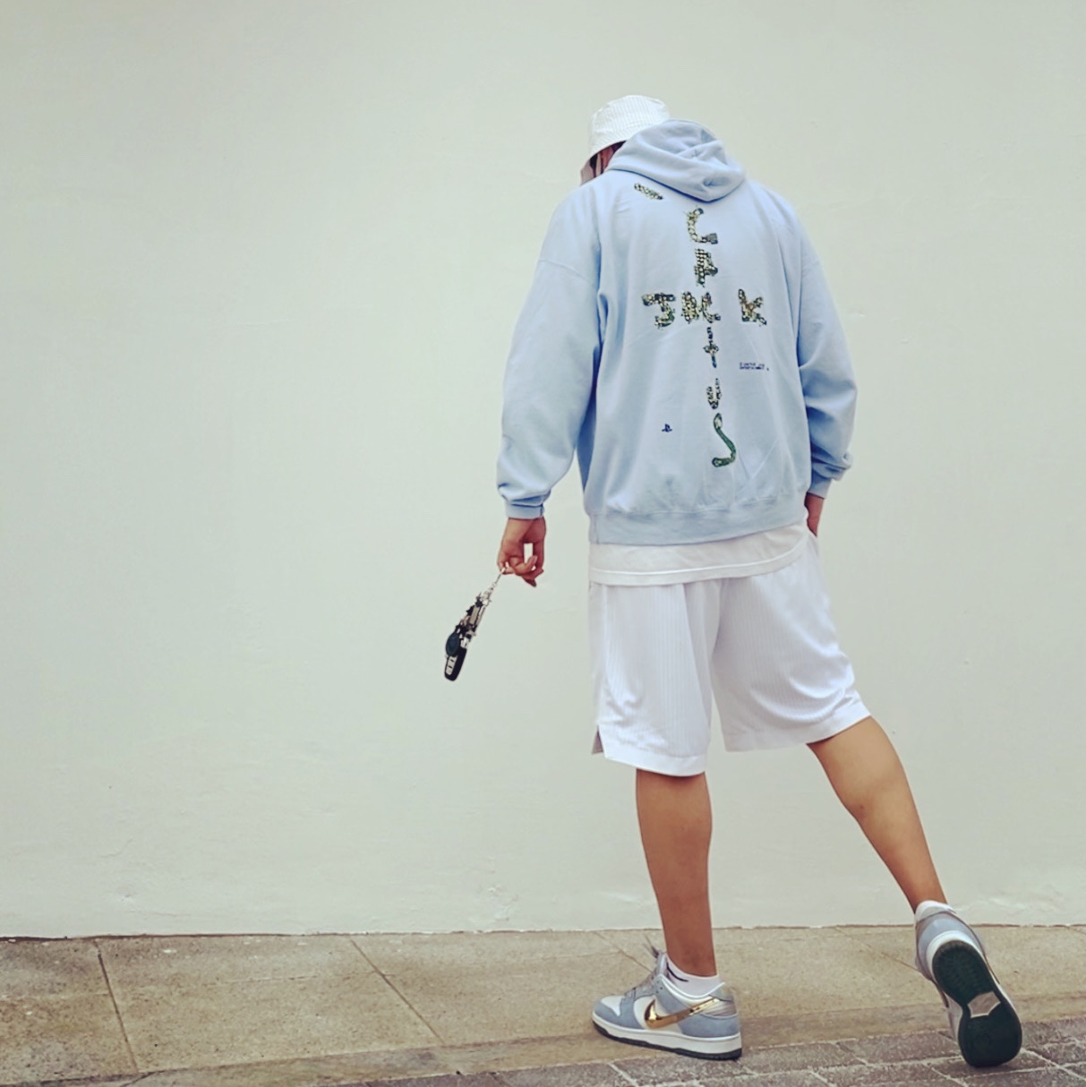 Nike x Sean Cliver SB Dunk Low Holiday Special, Nike x Kim Jones Bucket Hat White 착용 스타일