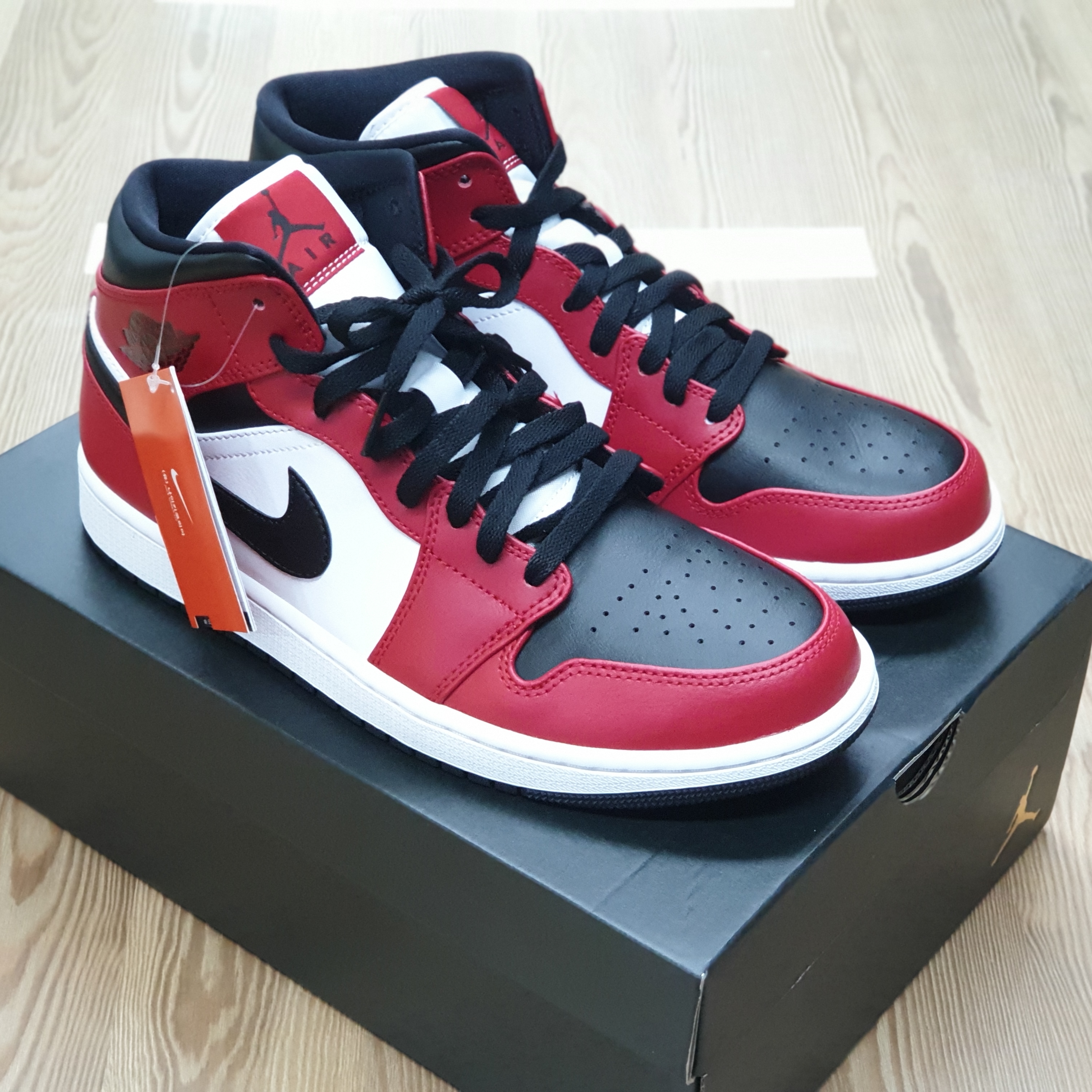 Jordan 1 Mid Chicago Black Toe 착용 스타일