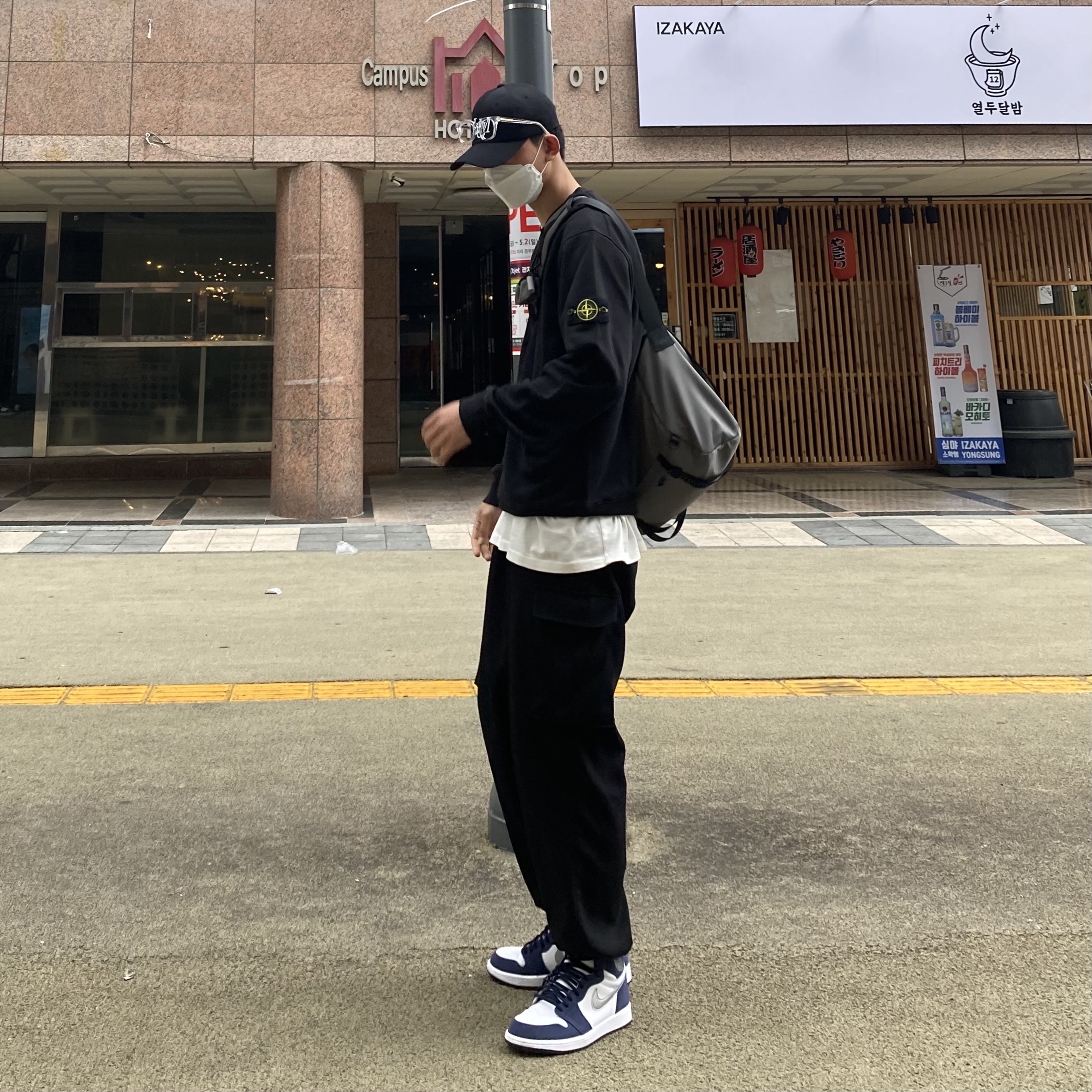 Stone Island 63051 Crewneck Sweatshirt Black - 21SS, Jordan 1 Retro High OG CO.JP Midnight Navy 착용 스타일