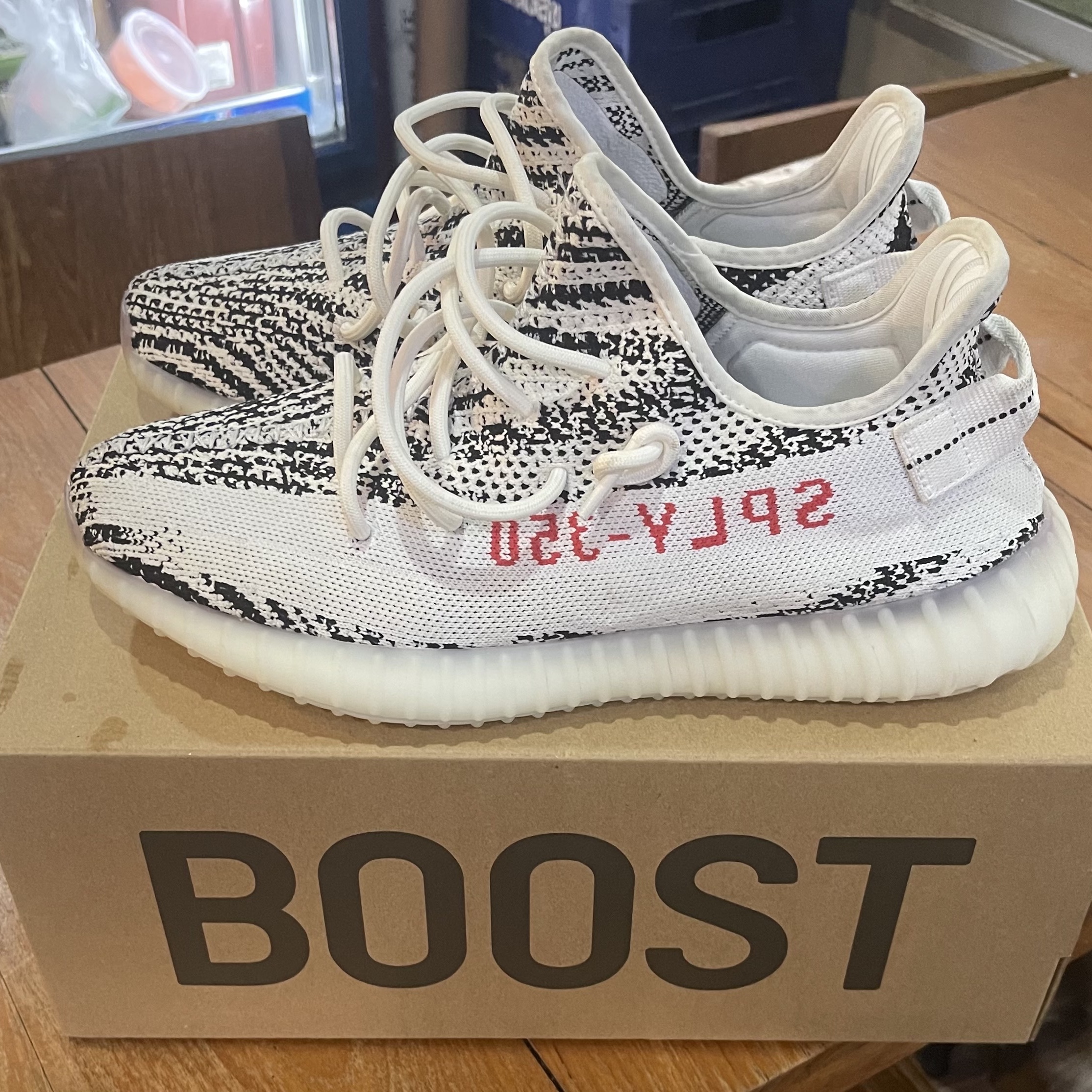Adidas Yeezy Boost 350 V2 Zebra 2017/2019/2020 착용 스타일