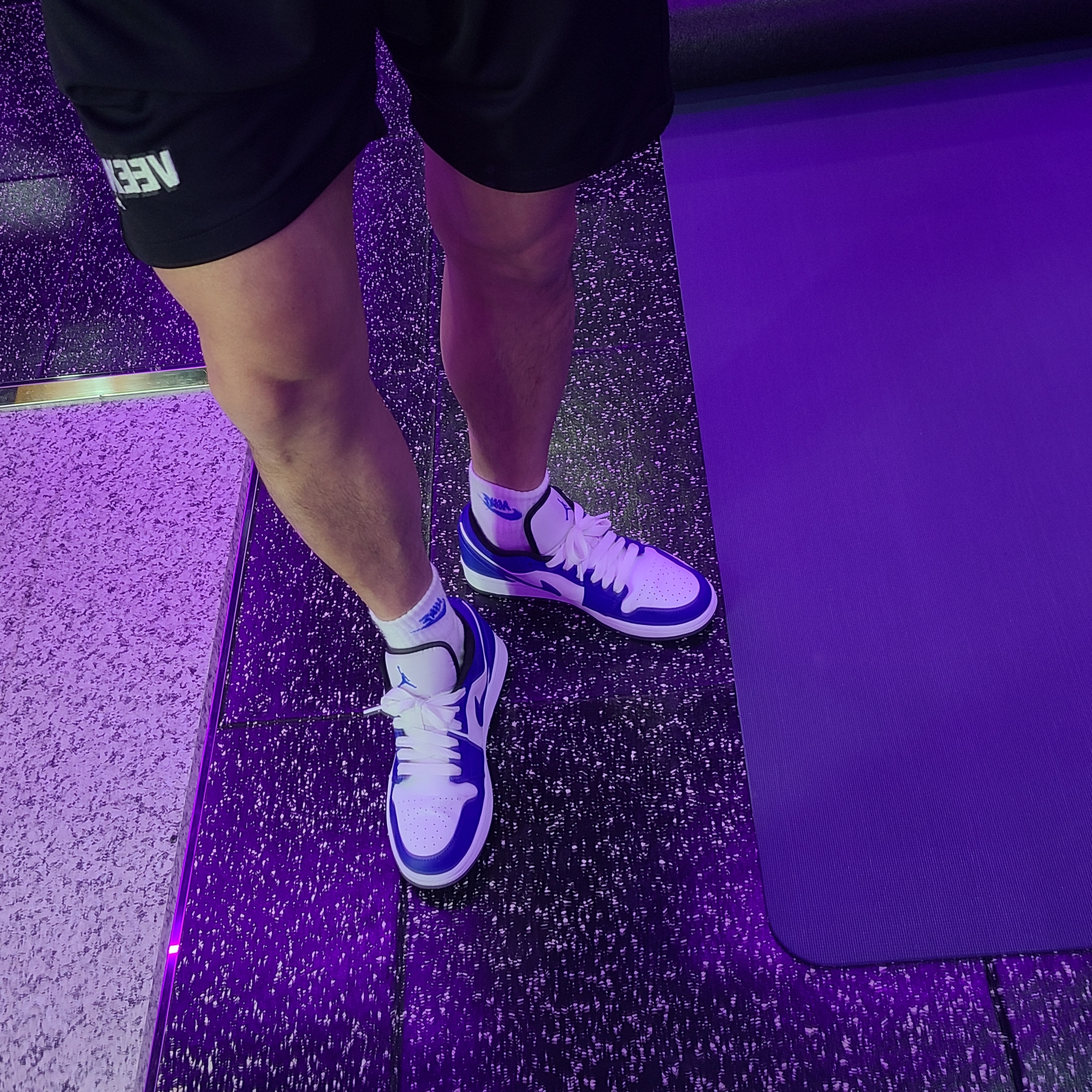 Jordan 1 Low Hyper Royal 착용 스타일