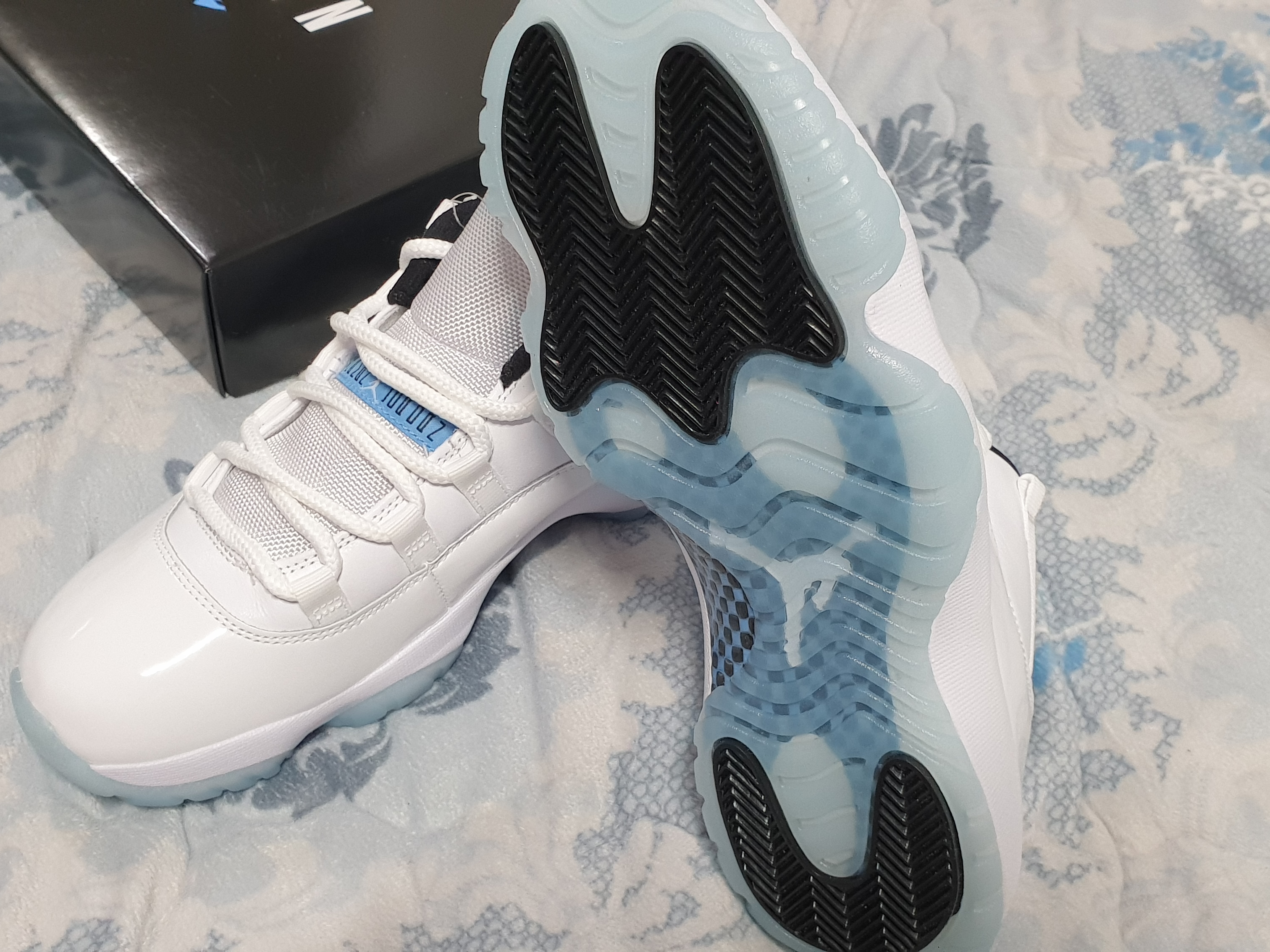 Jordan 11 Retro Low Legend Blue 착용 스타일