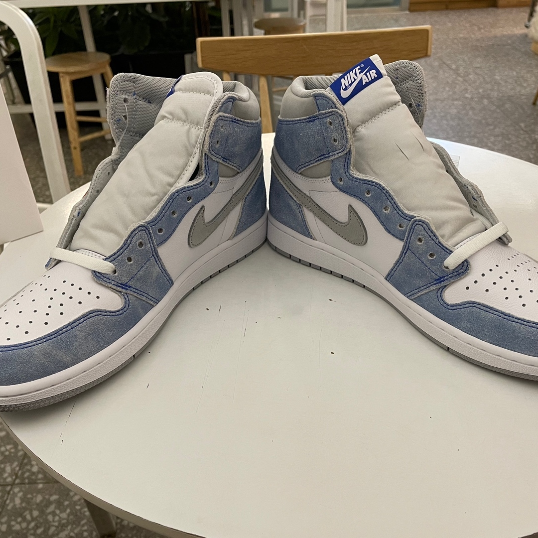 Jordan 1 Retro High OG Hyper Royal 착용 스타일 - 1