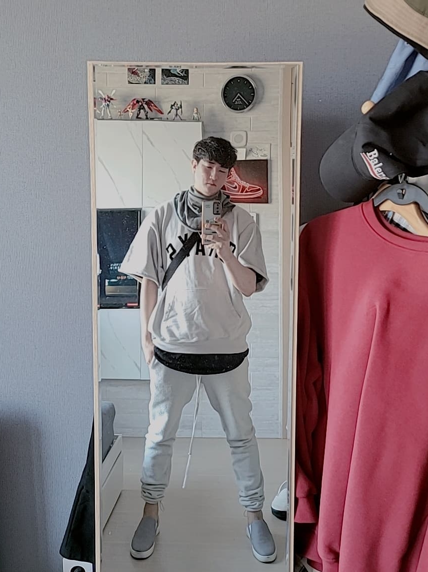 Essentials Sweatpants Oatmeal/Oatmeal Heather/Light Heather Oatmeal 2020 착용 스타일 - 1