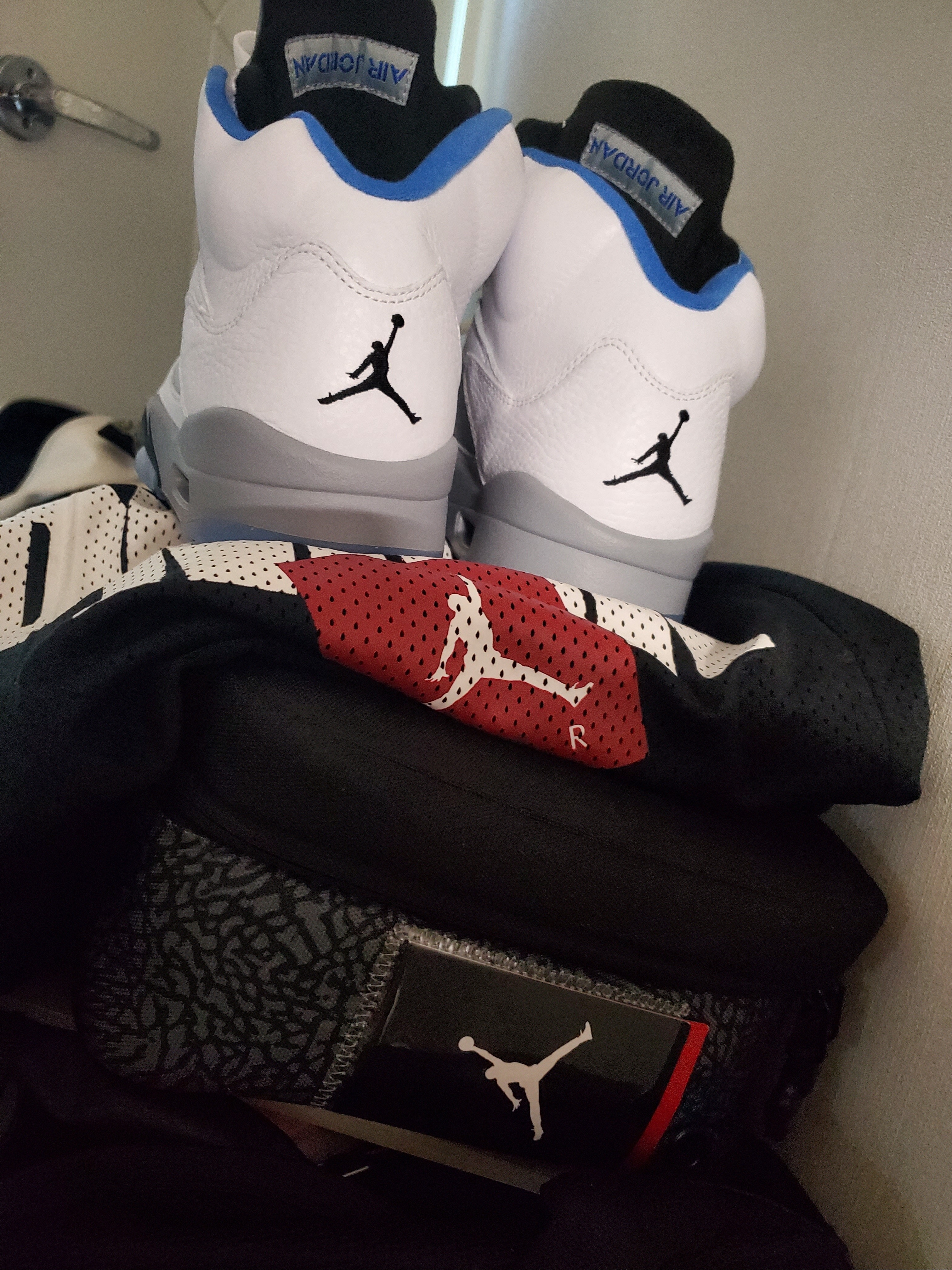 Jordan 5 Retro Stealth 2.0 착용 스타일