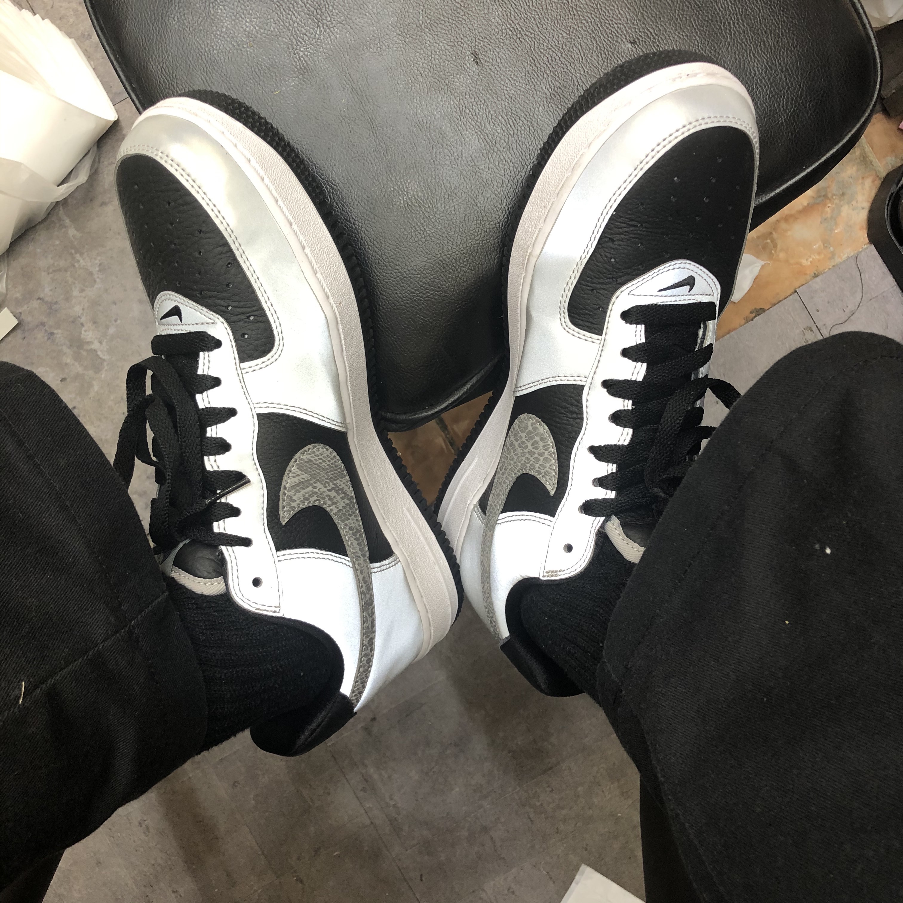 Nike Air Force 1 B Silver Snake 착용 스타일
