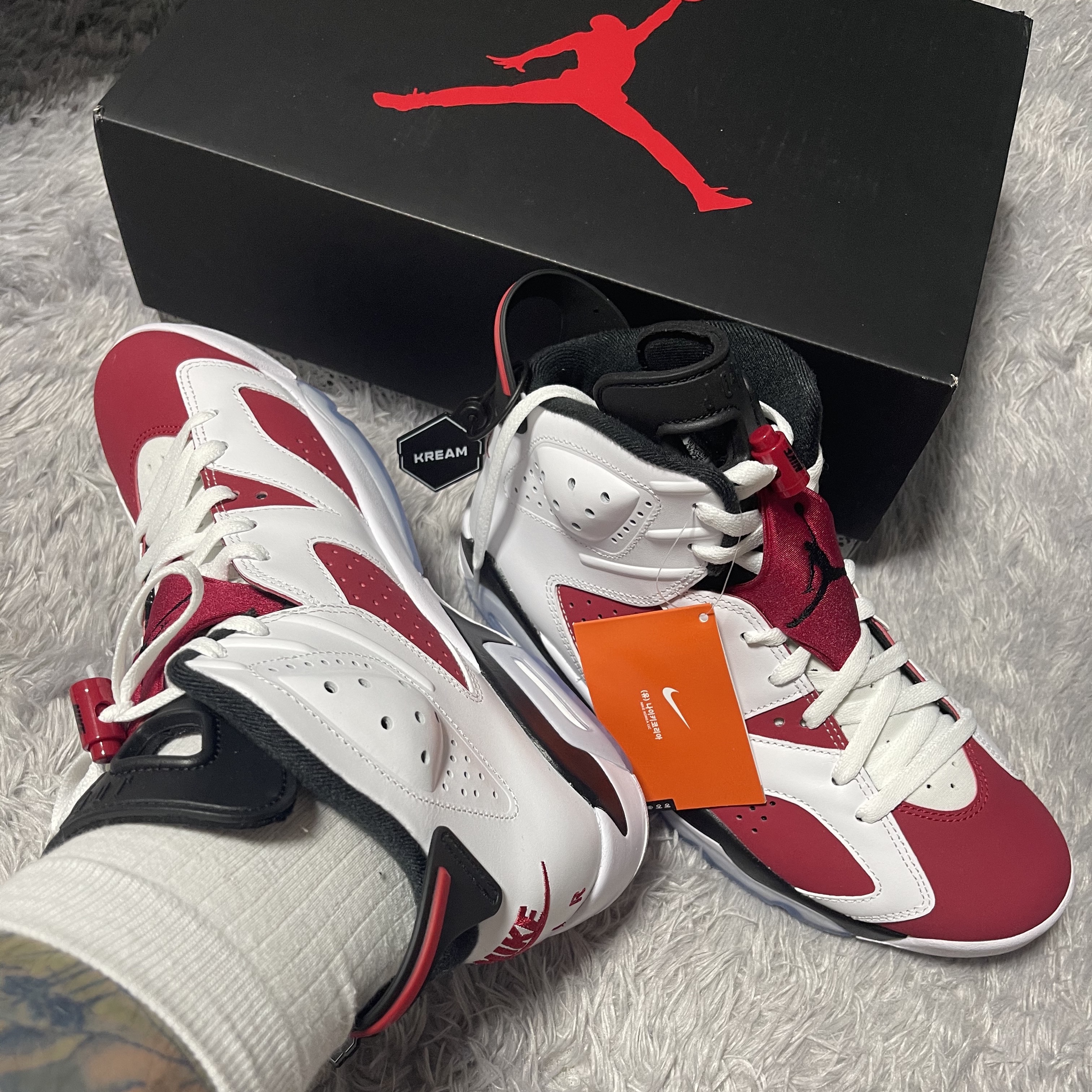 Jordan 6 Retro Carmine 2021 착용 스타일 - 2