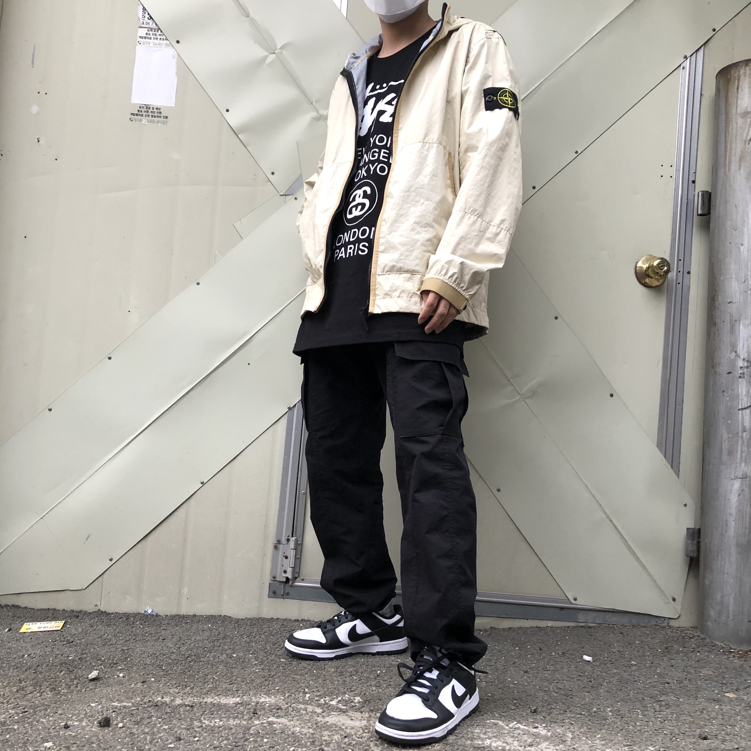 Nike Dunk Low Retro Black, Stussy DSM World Tour T-Shirt Black 착용 스타일
