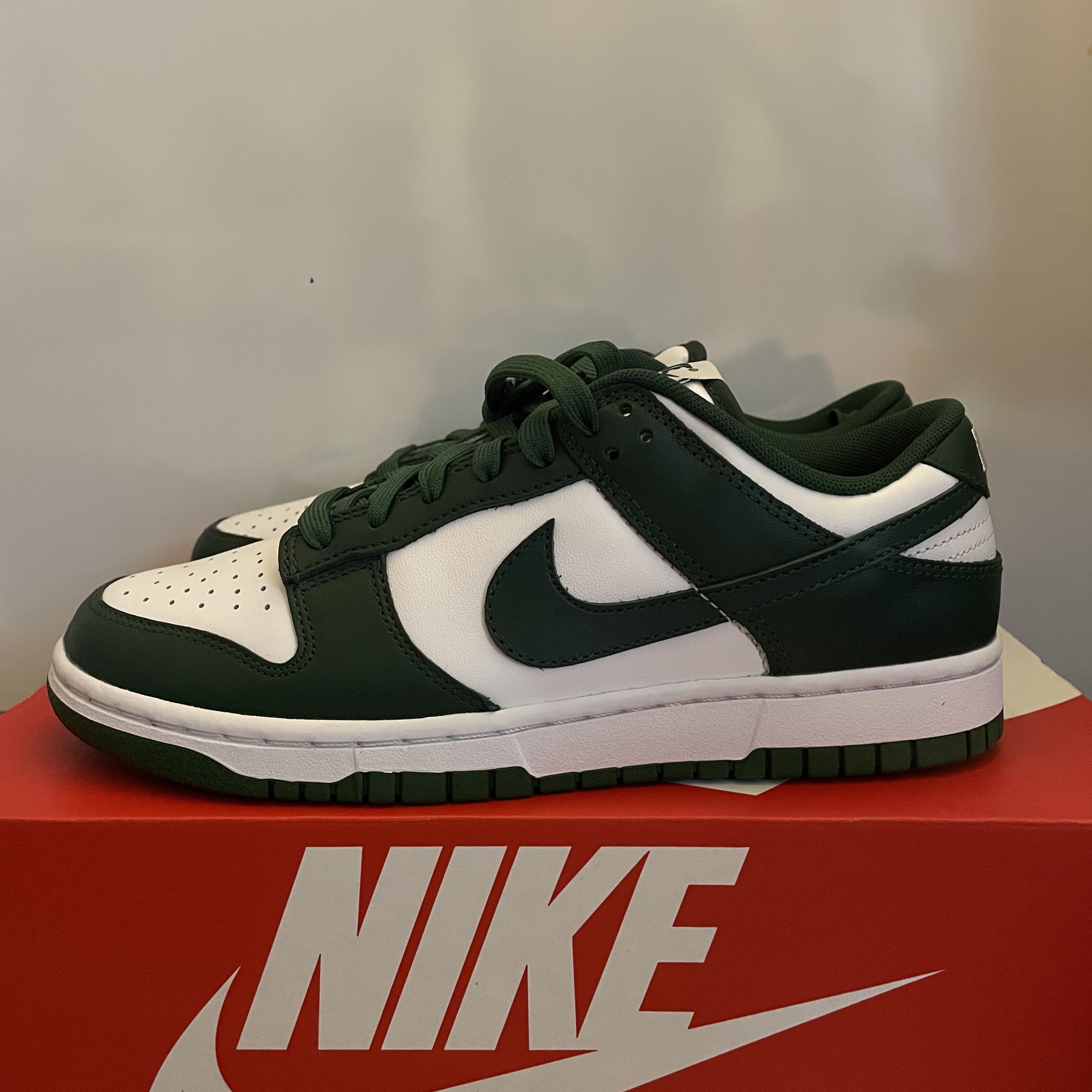 Nike Dunk Low Retro Varsity Green 착용 스타일