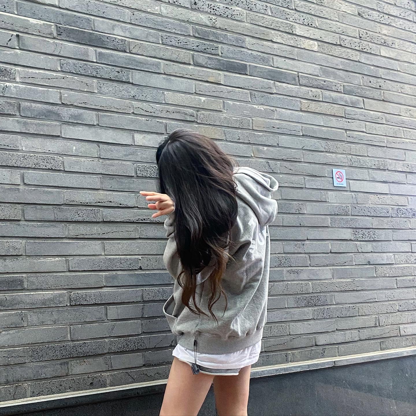 IAB Studio Hoodie Gray - 21SS 착용 스타일 - 3