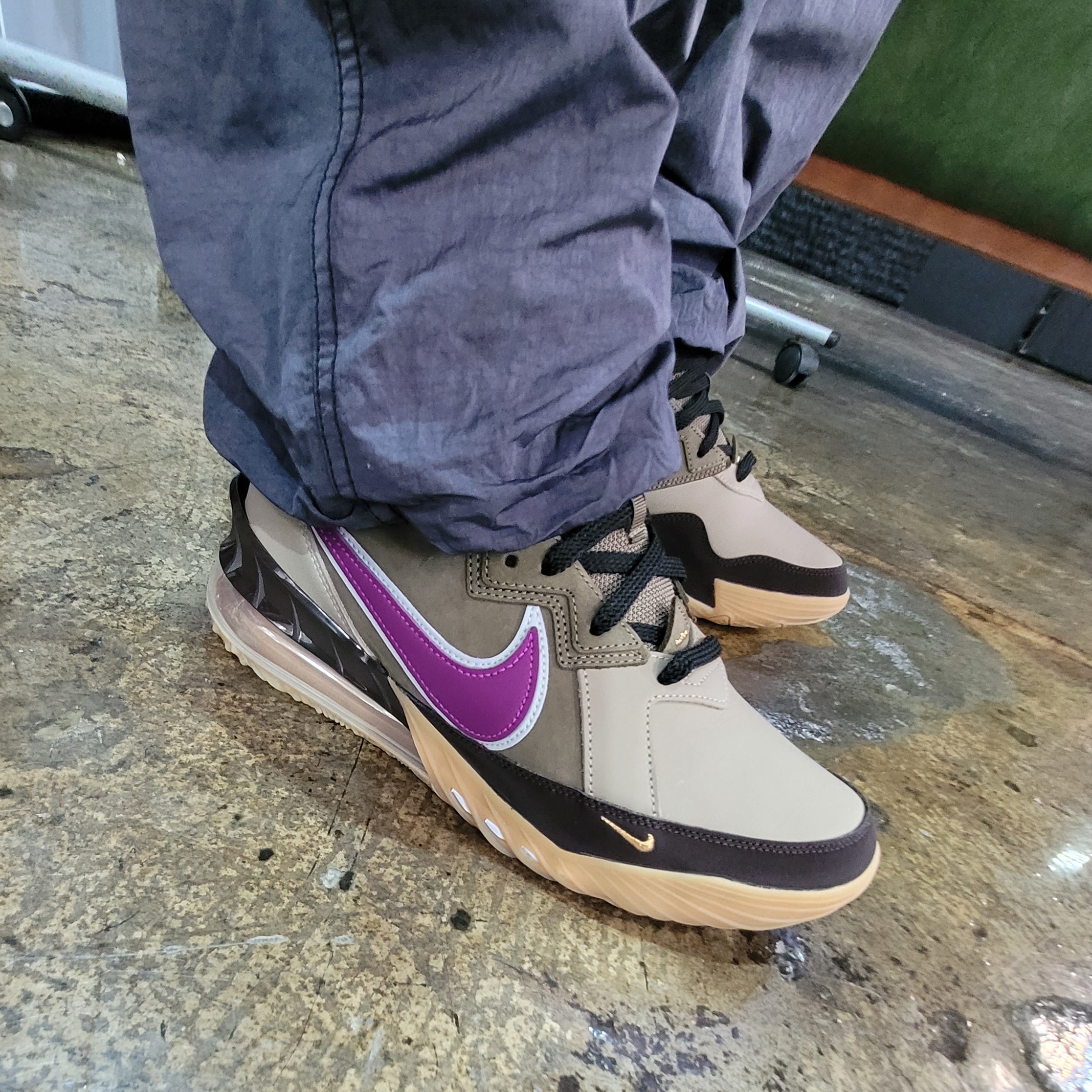 Nike x Atmos LeBron 18 Low Viotech, Nike x Cactus Plant Flea Market S/S Jersey Green - Asia 착용 스타일 - 2