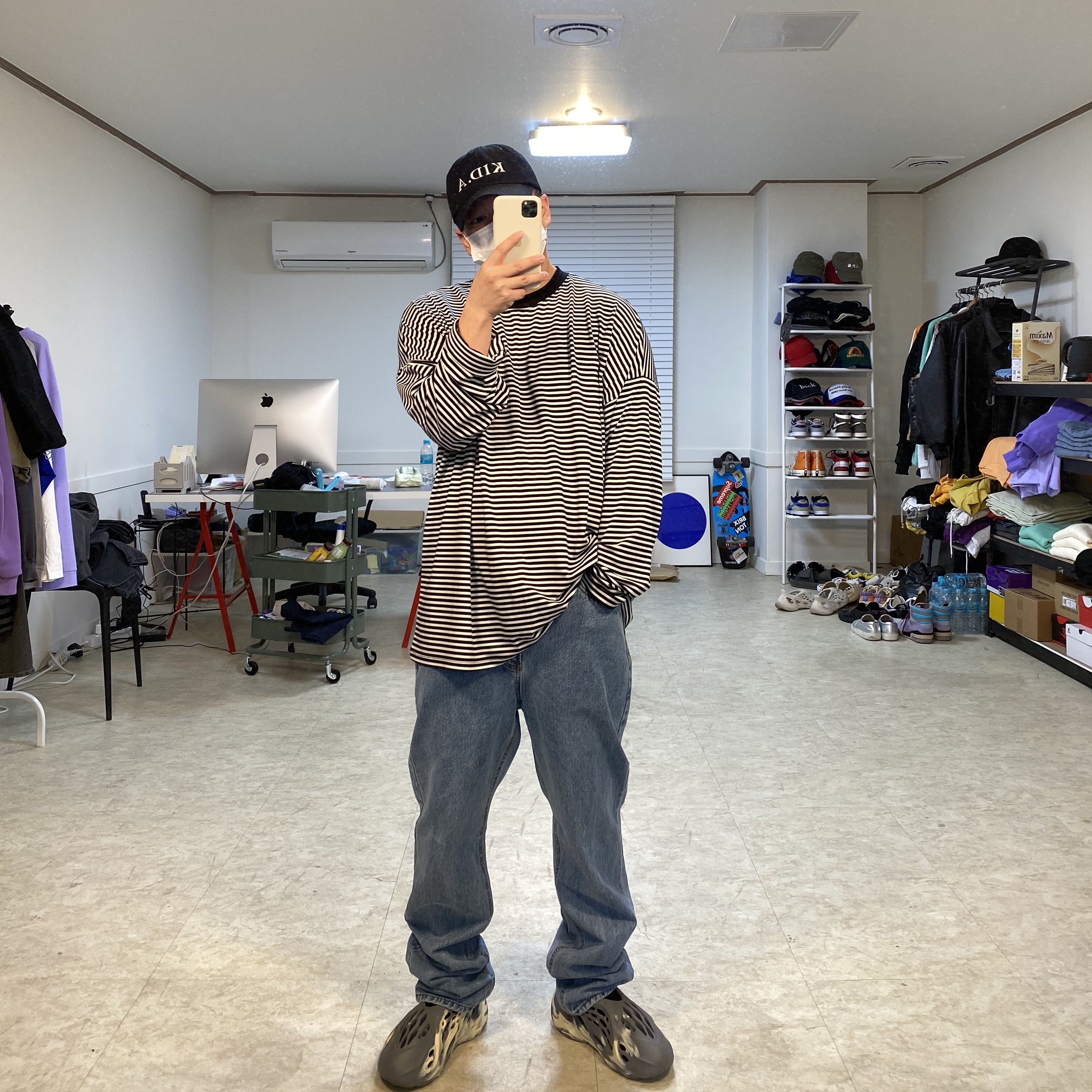 Adidas Yeezy Foam RNNR MXT Moon Gray 착용 스타일