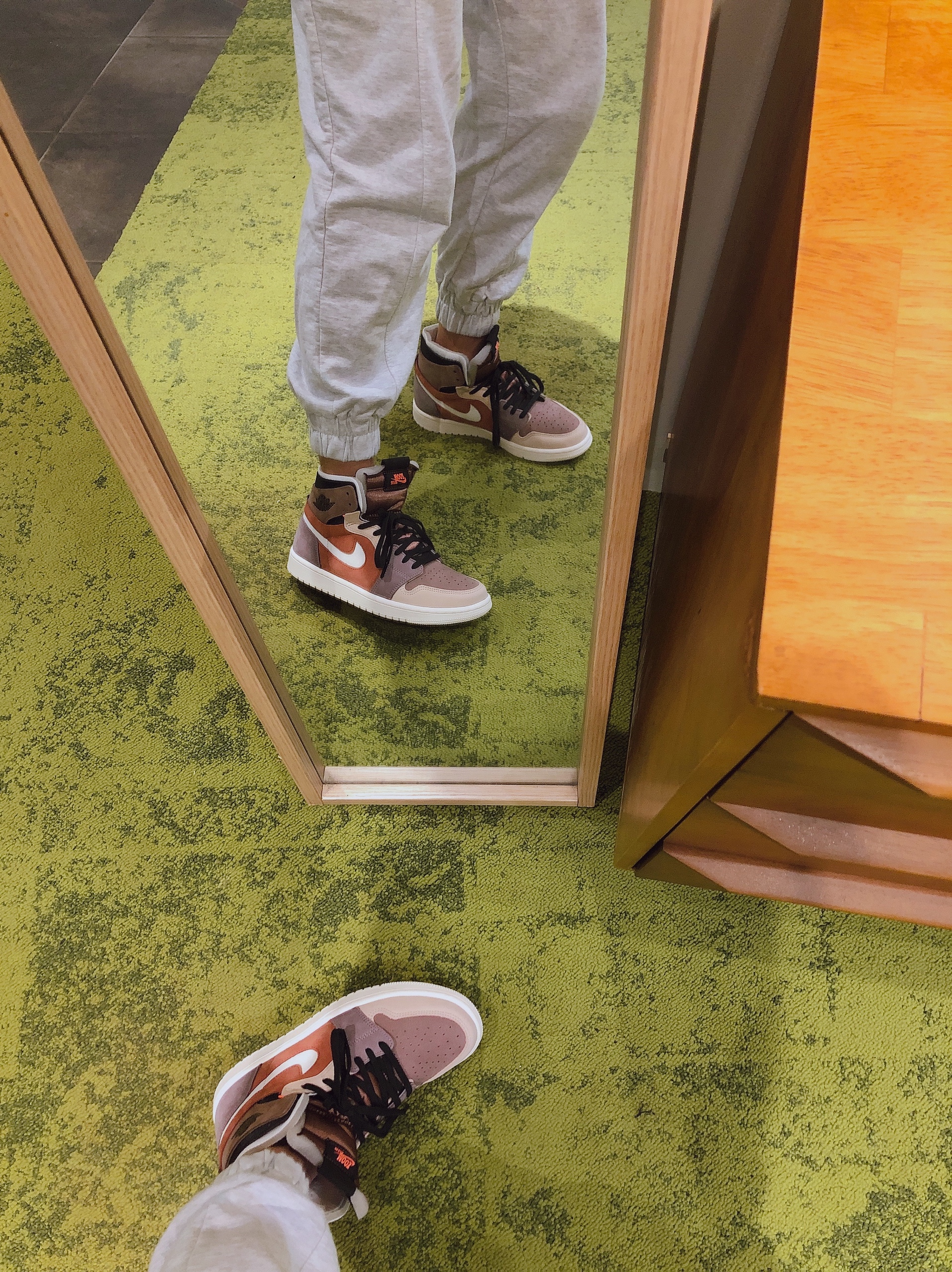 (W) Jordan 1 Zoom Air CMFT Rust 착용 스타일 - 1