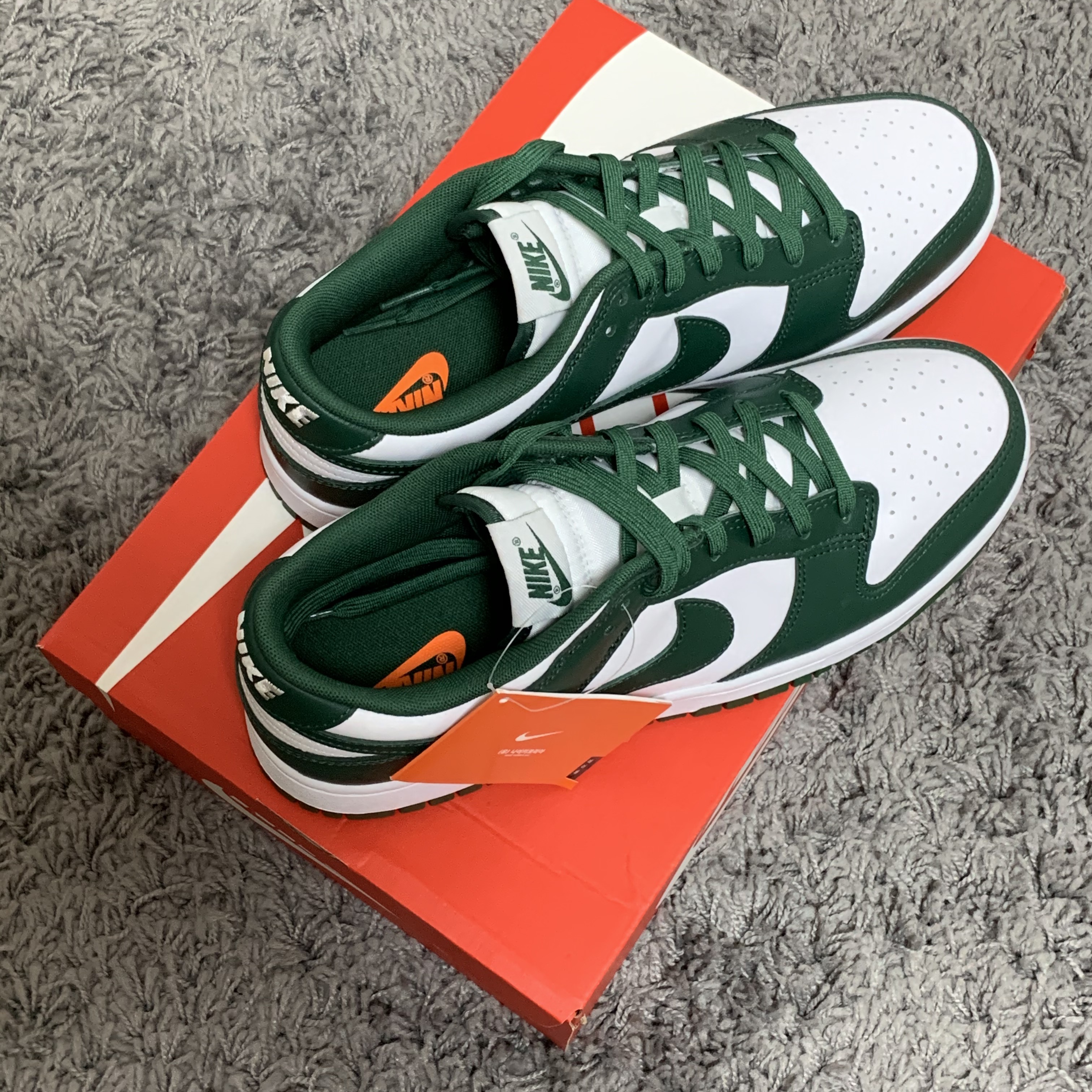 Nike Dunk Low Retro Varsity Green 착용 스타일 - 2