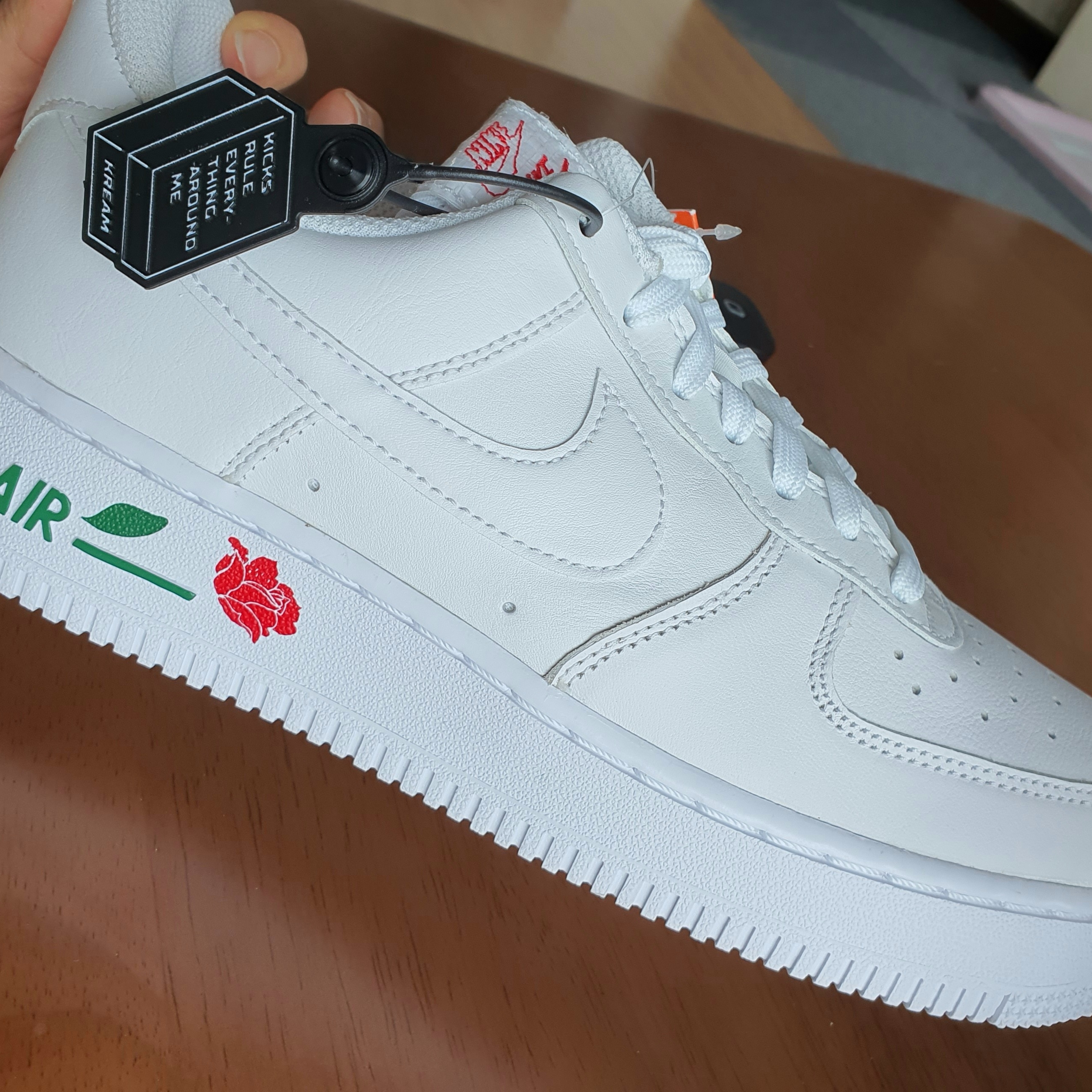 Nike Air Force 1 '07 LX White Bag 착용 스타일