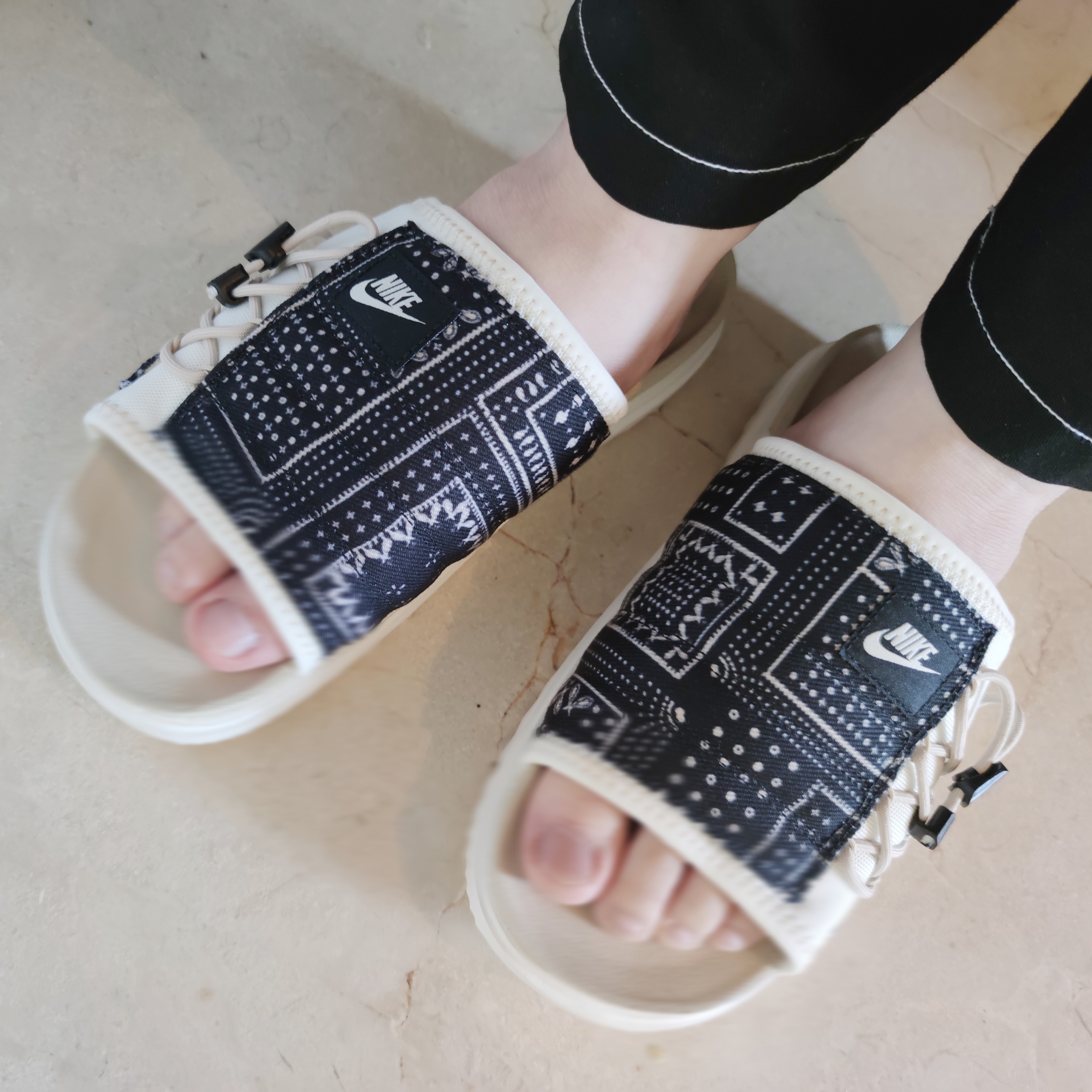 Nike Asuna Slide Pale Ivory Rattan 착용 스타일 - 4