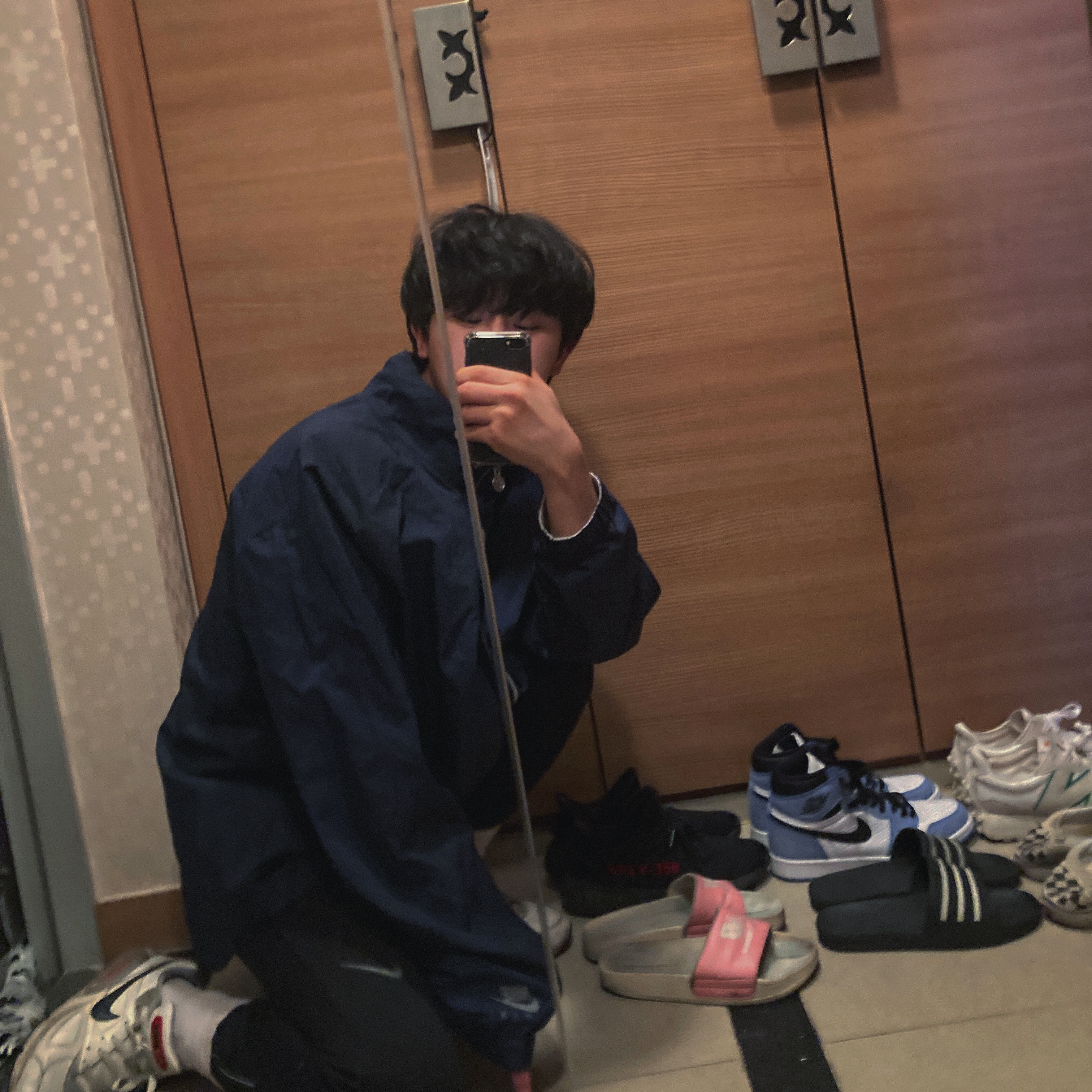 New Balance x Casablanca 327 Idealist Off White Green, Jordan 1 Retro High OG University Blue 착용 스타일