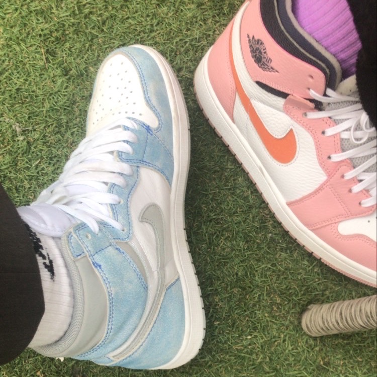 Jordan 1 Retro High OG Hyper Royal, (W) Jordan 1 Zoom Air CMFT Pink Glaze 착용 스타일