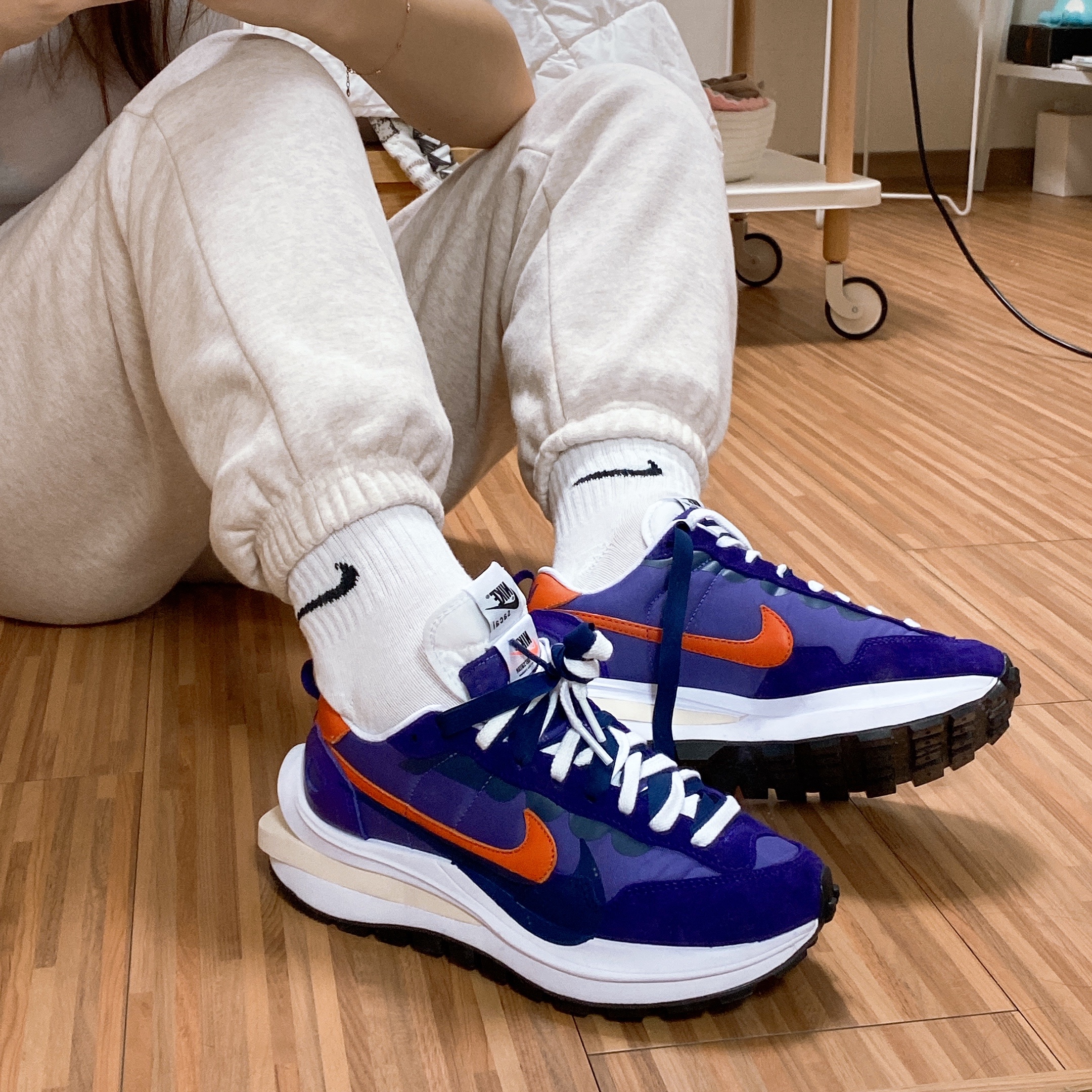 Nike x Sacai VaporWaffle Dark Iris 착용 스타일