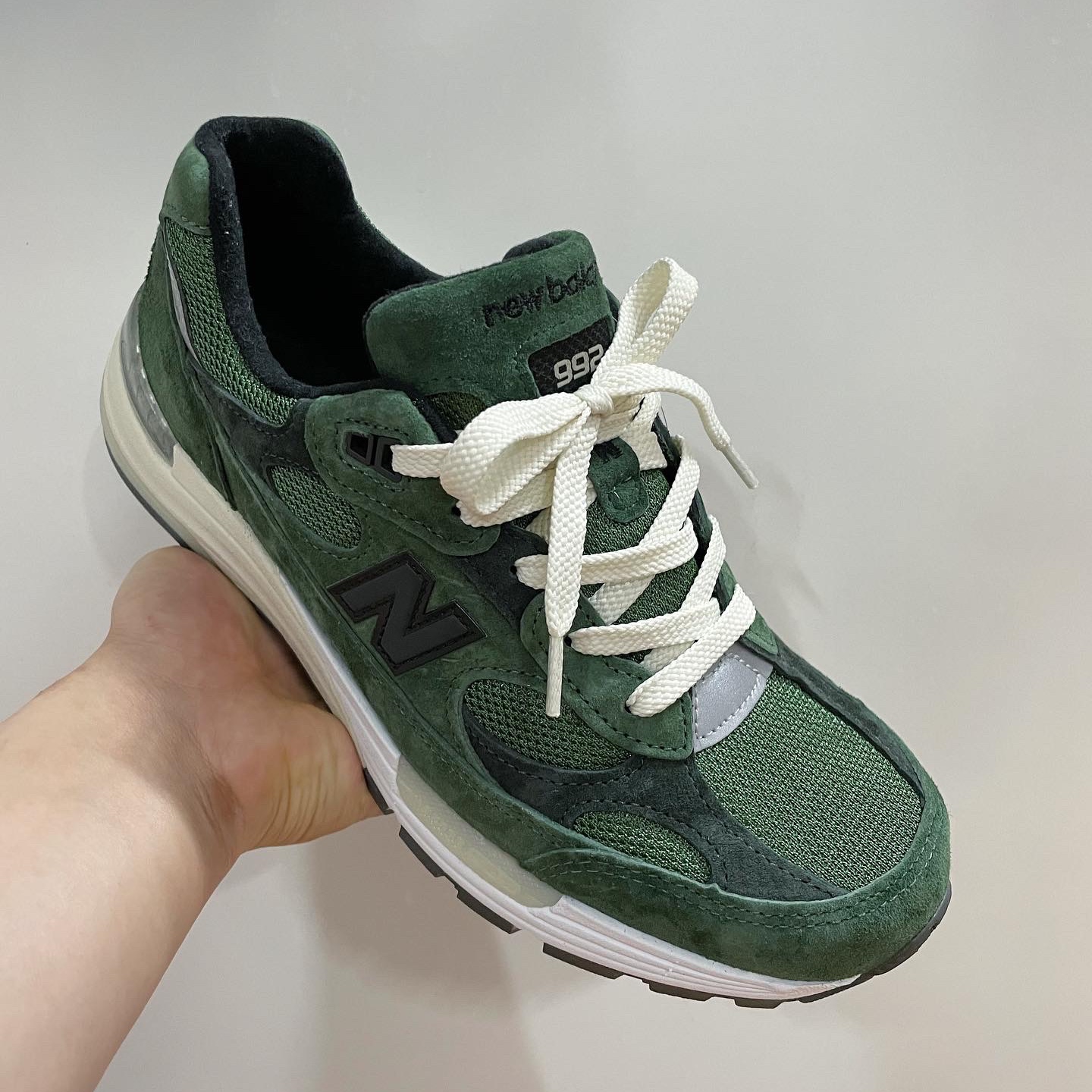 New Balance x JJJJound 992 Made in USA Mossy Green 착용 스타일 - 2