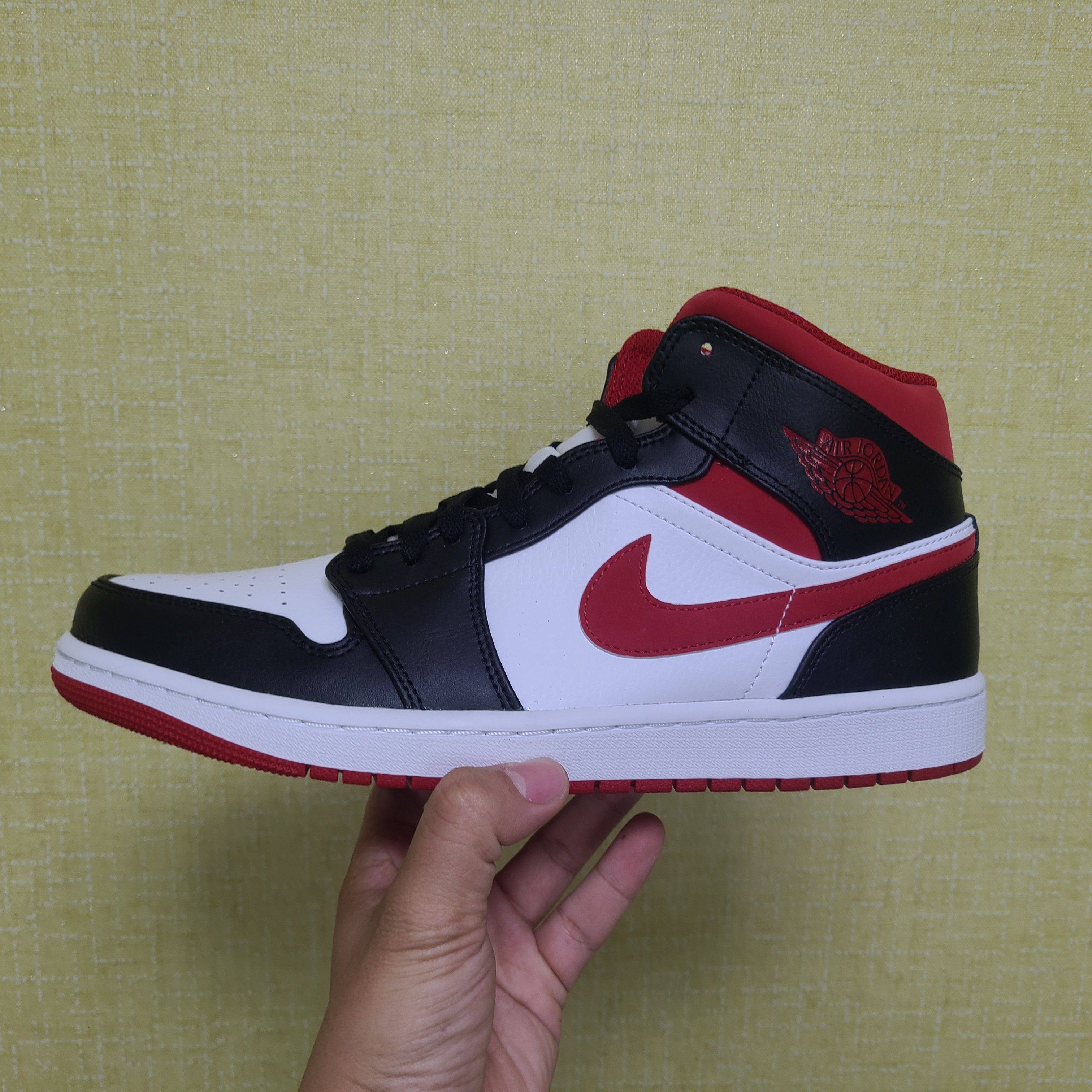 Jordan 1 Mid Gym Red Black White, Jordan 1 Retro High OG Gym Red 착용 스타일 - 4