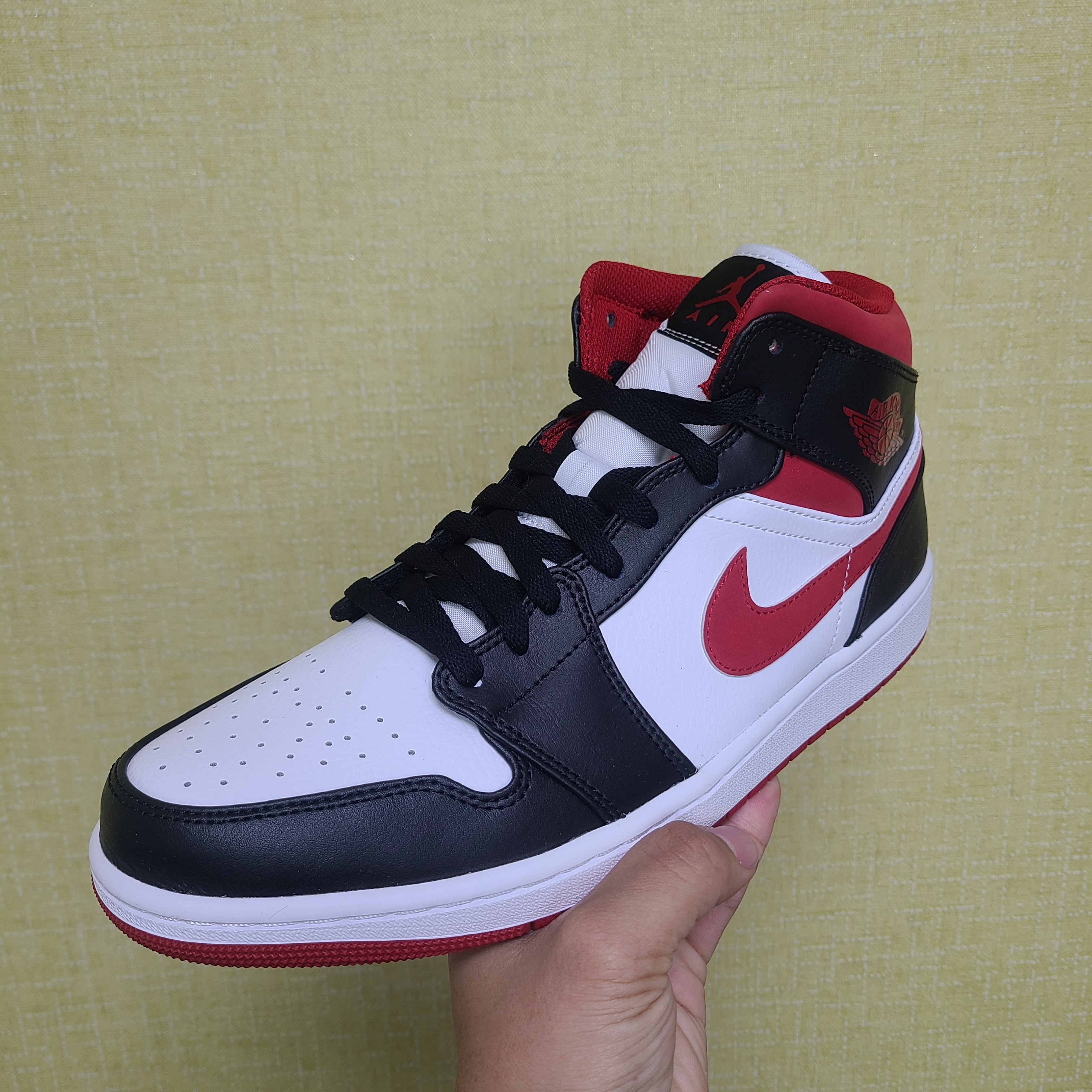Jordan 1 Mid Gym Red Black White, Jordan 1 Retro High OG Gym Red 착용 스타일 - 3
