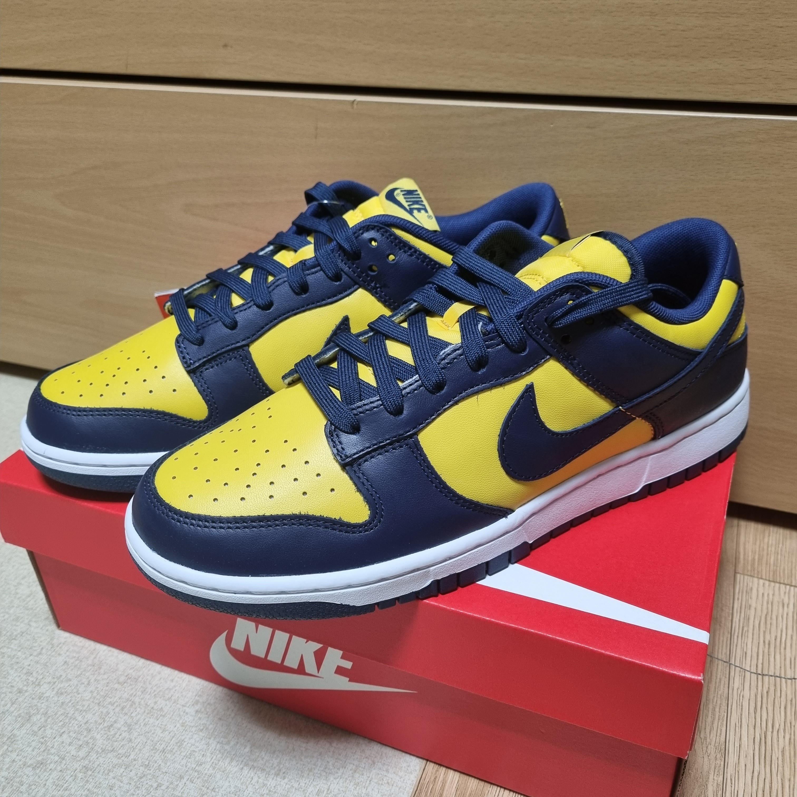 Nike Dunk Low Retro Varsity Maize 착용 스타일