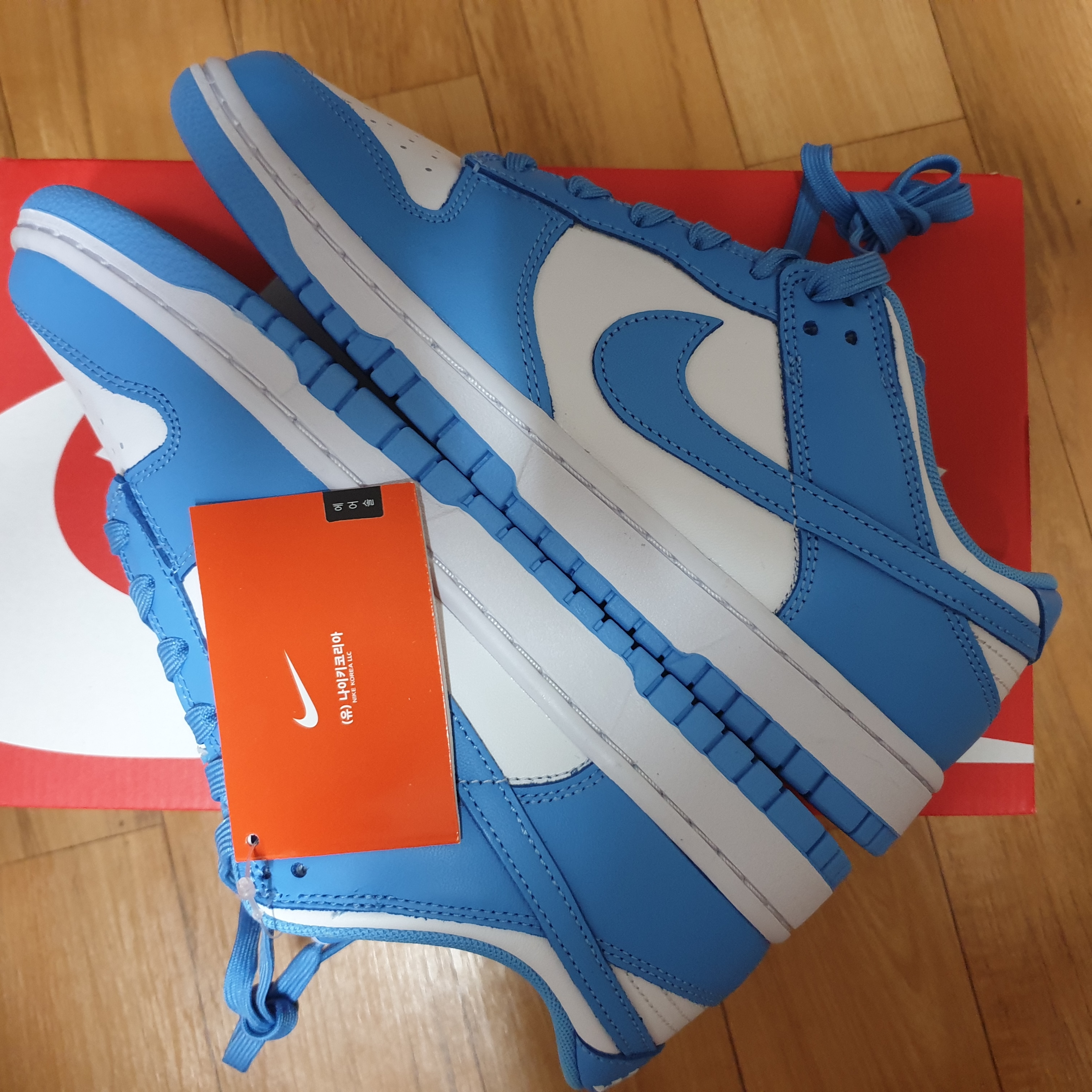 Nike Dunk Low Retro University Blue 착용 스타일 - 1