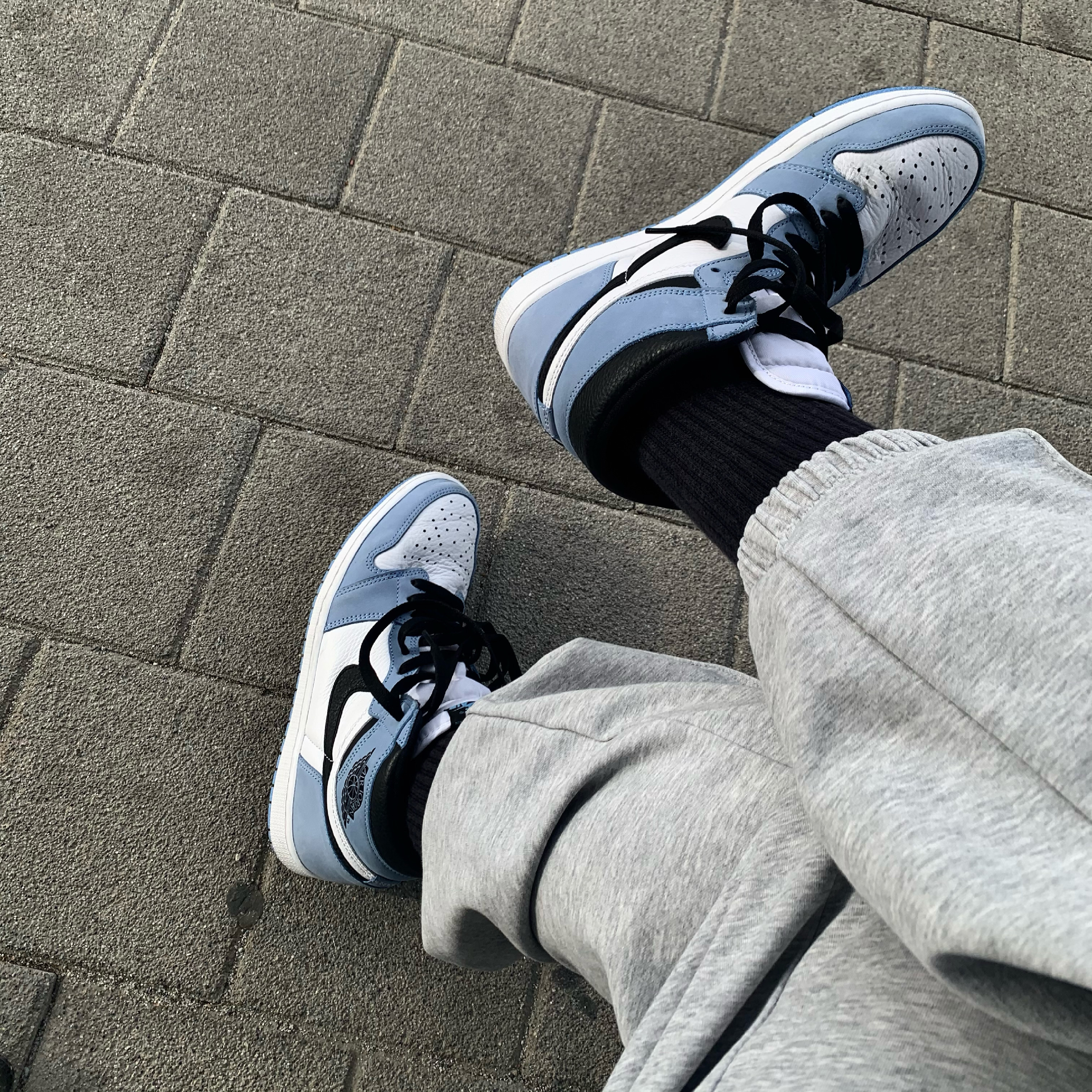 Jordan 1 Retro High OG University Blue 착용 스타일