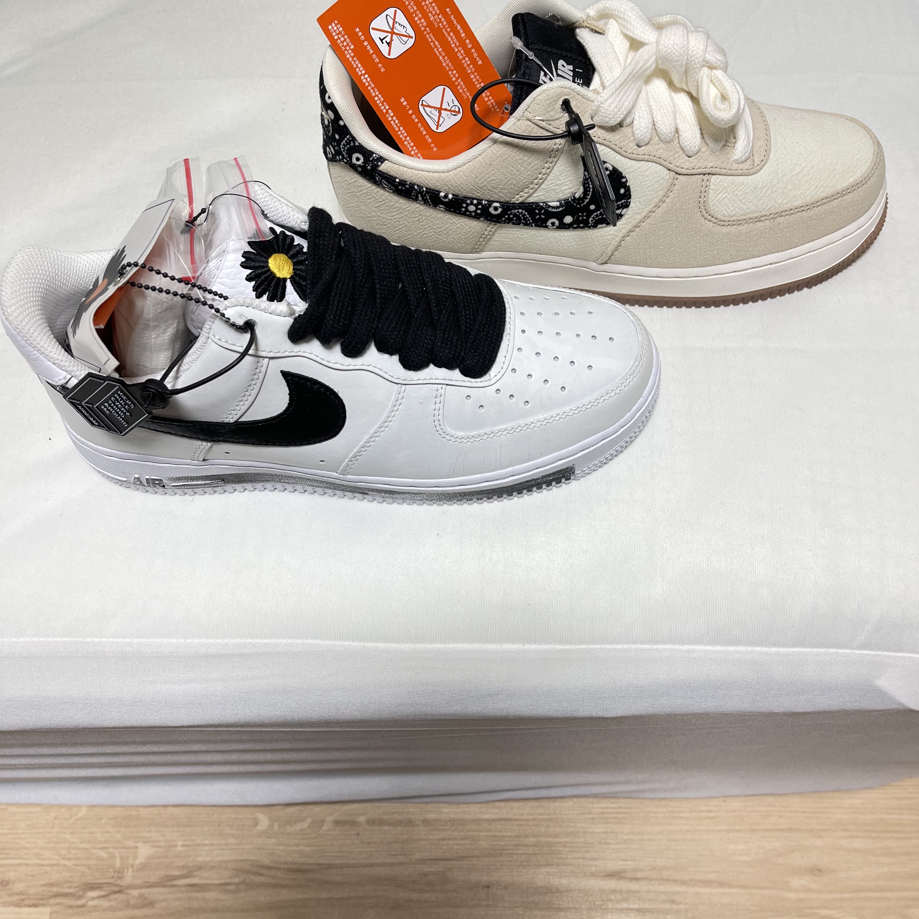Nike Air Force 1 '07 LV8 Paisley Swoosh 착용 스타일