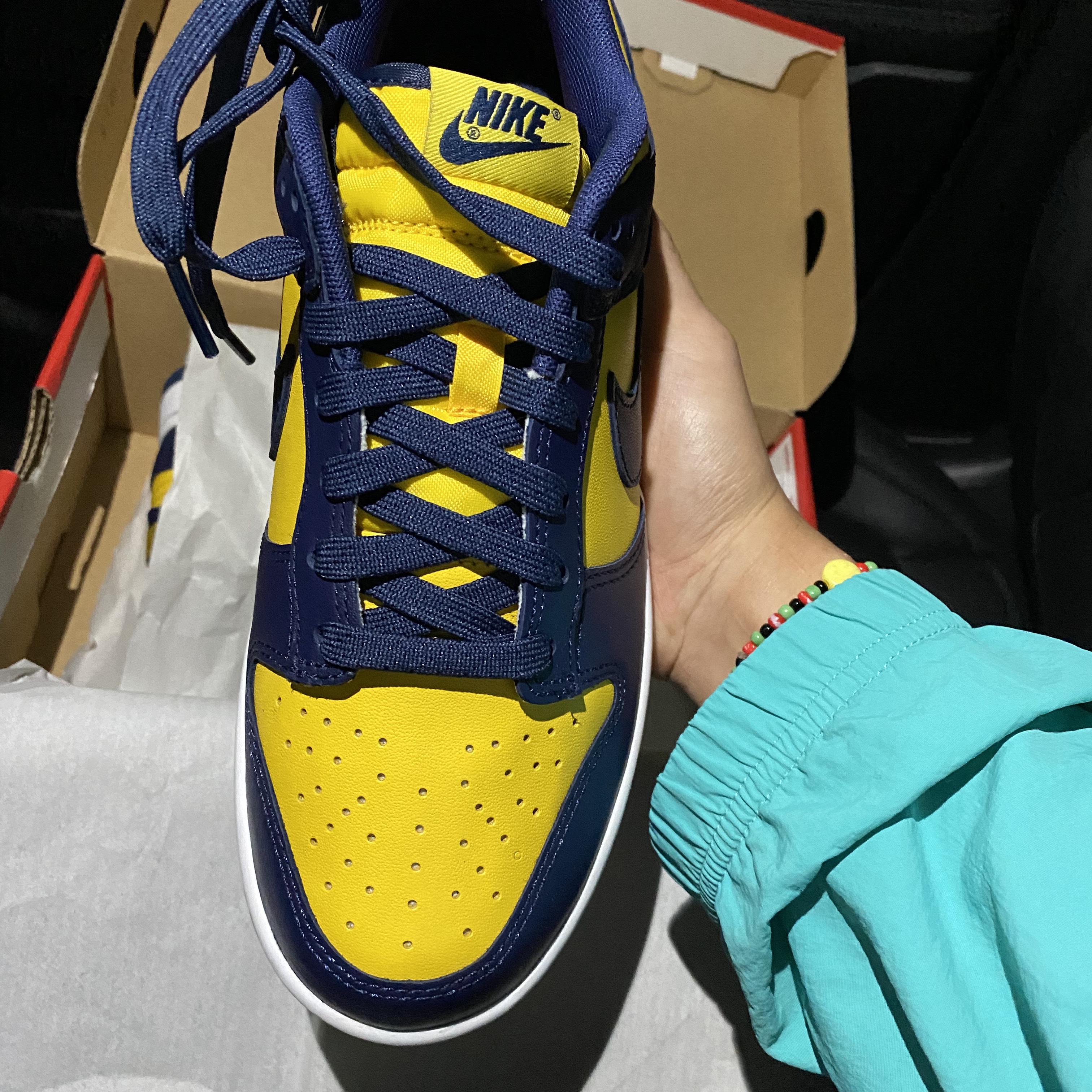 Nike Dunk Low Retro Varsity Maize 착용 스타일